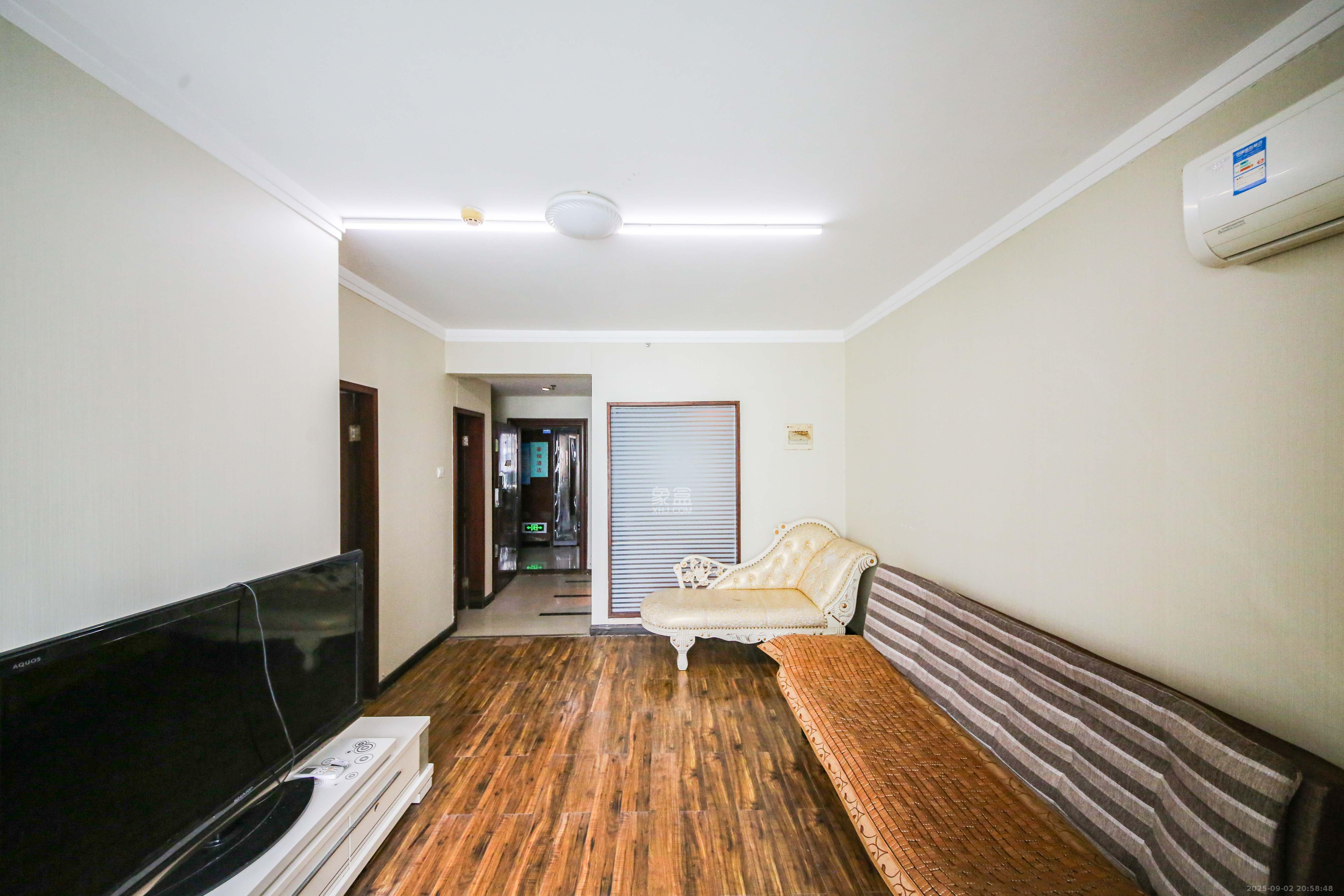 标志商务中心  1室1厅1卫    30.0万 标志商务中心  1室1厅1卫    30.0万客厅