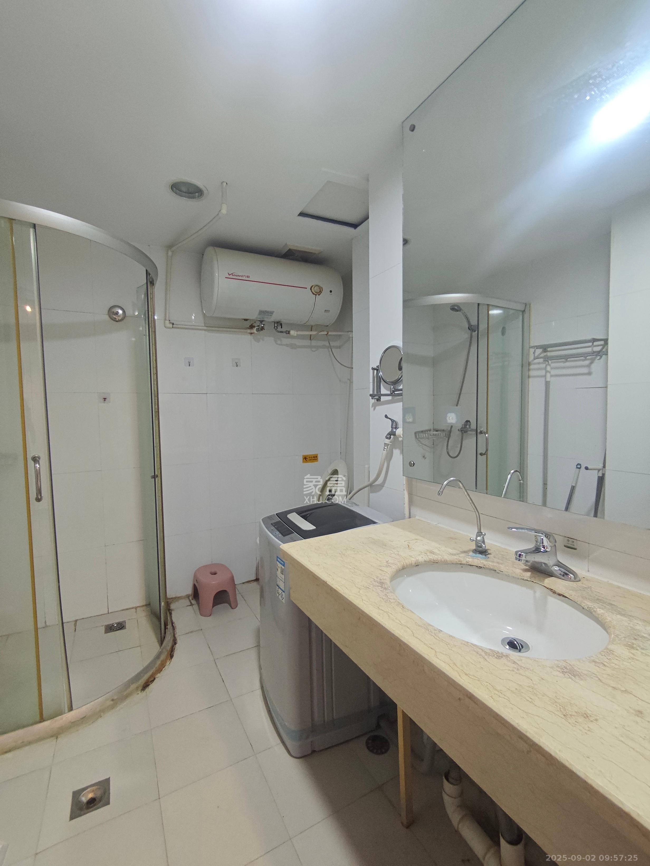 芙蓉同发  1室1厅1卫    1800.0元/月室内图