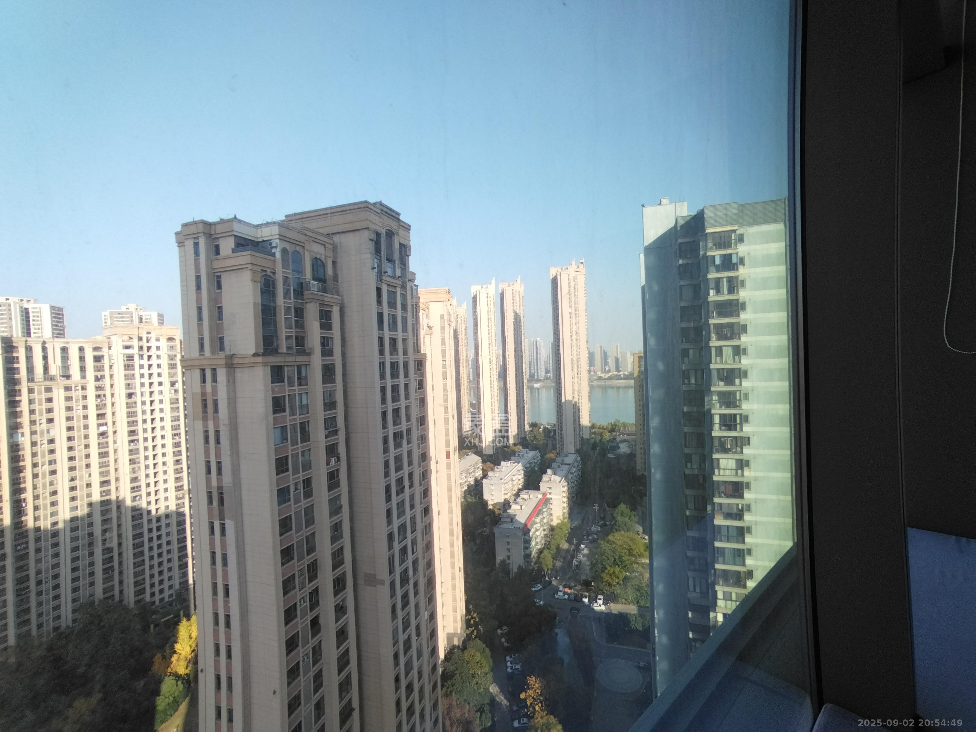 世茂铂曼  5室2厅1卫   10000.00元/月小区图