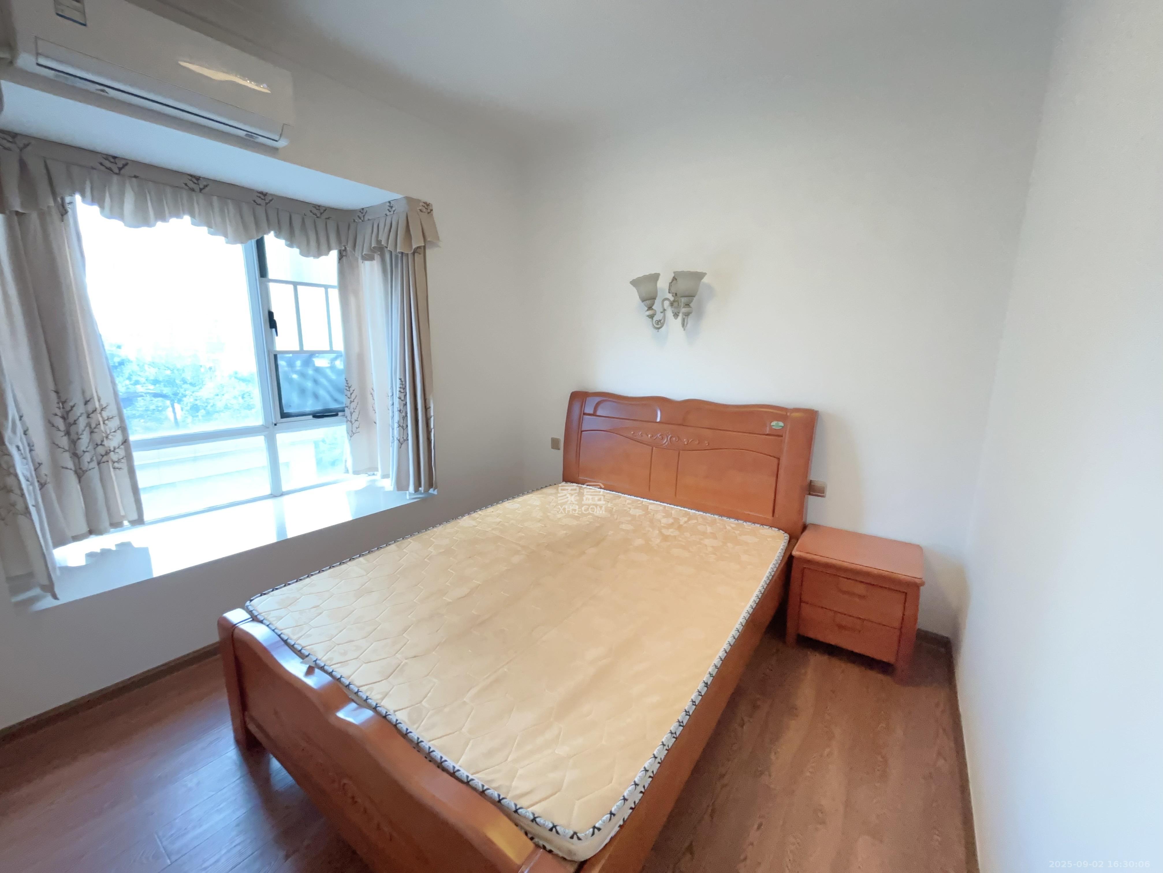 新蕾品阁居  4室2厅2卫    2300.0元/月室内图