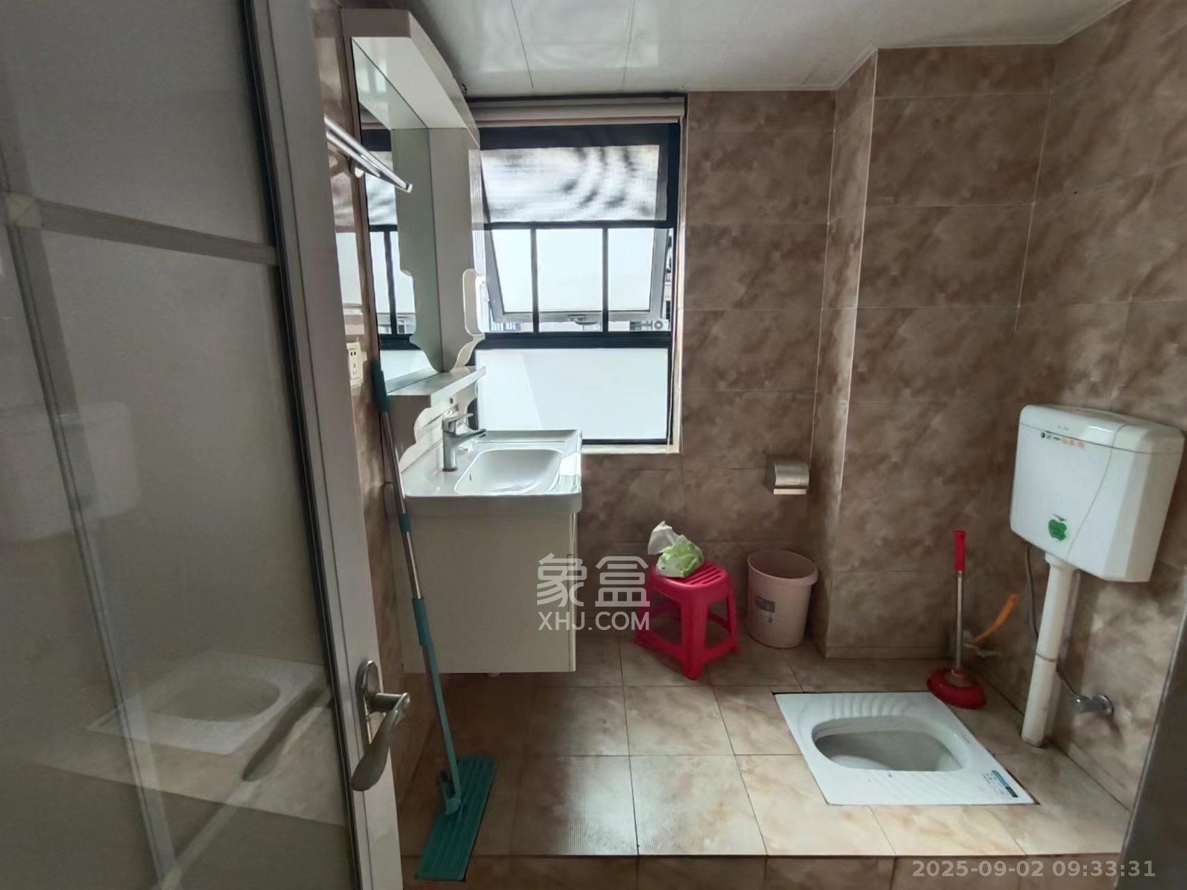 奥克斯广场 1室2厅1卫 3000.0元/月 奥克斯广场 1室2厅1卫 3000.0元/月室内图