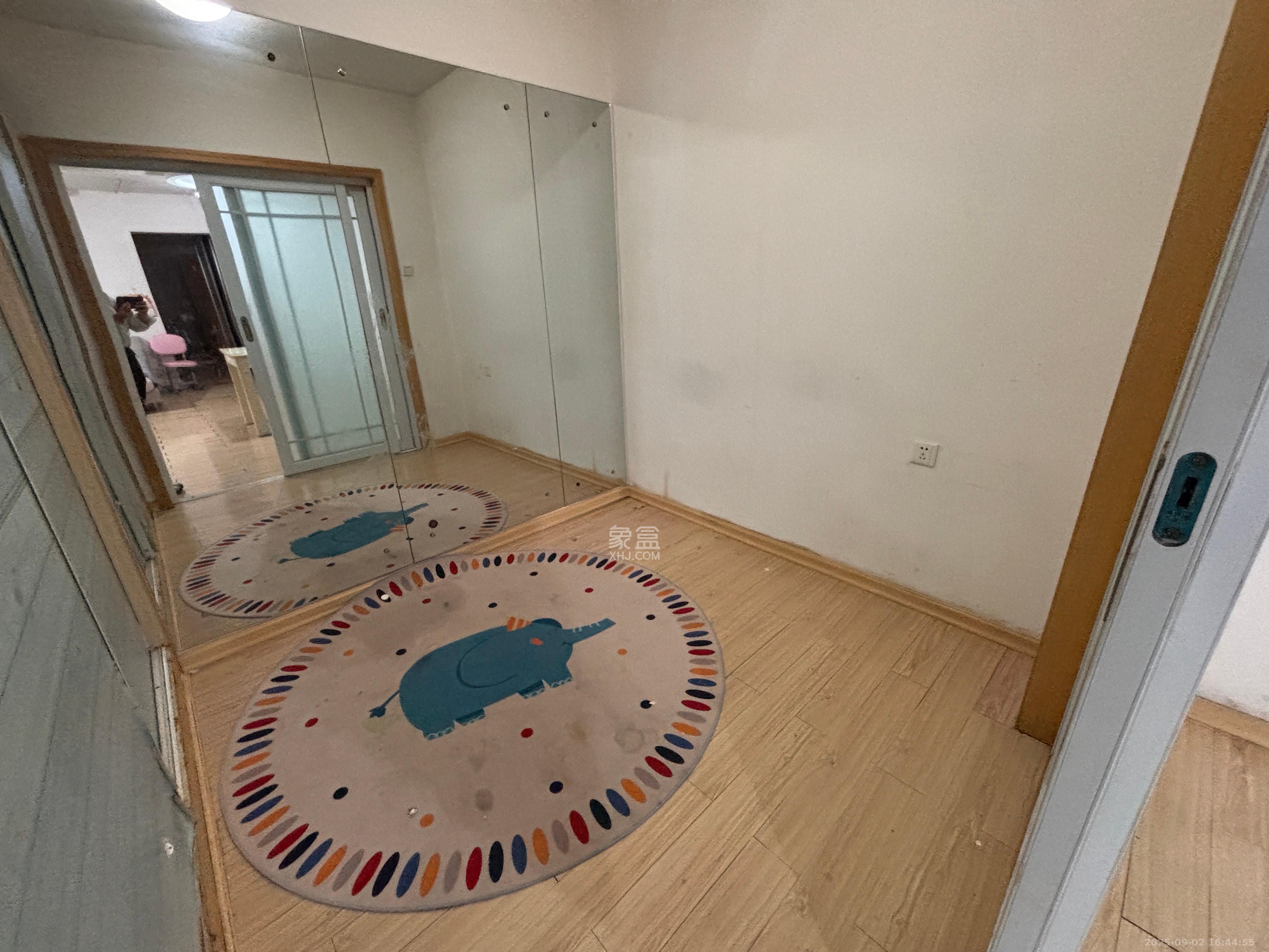 芙蓉蓉苑  3室2厅1卫    2600.0元/月室内图