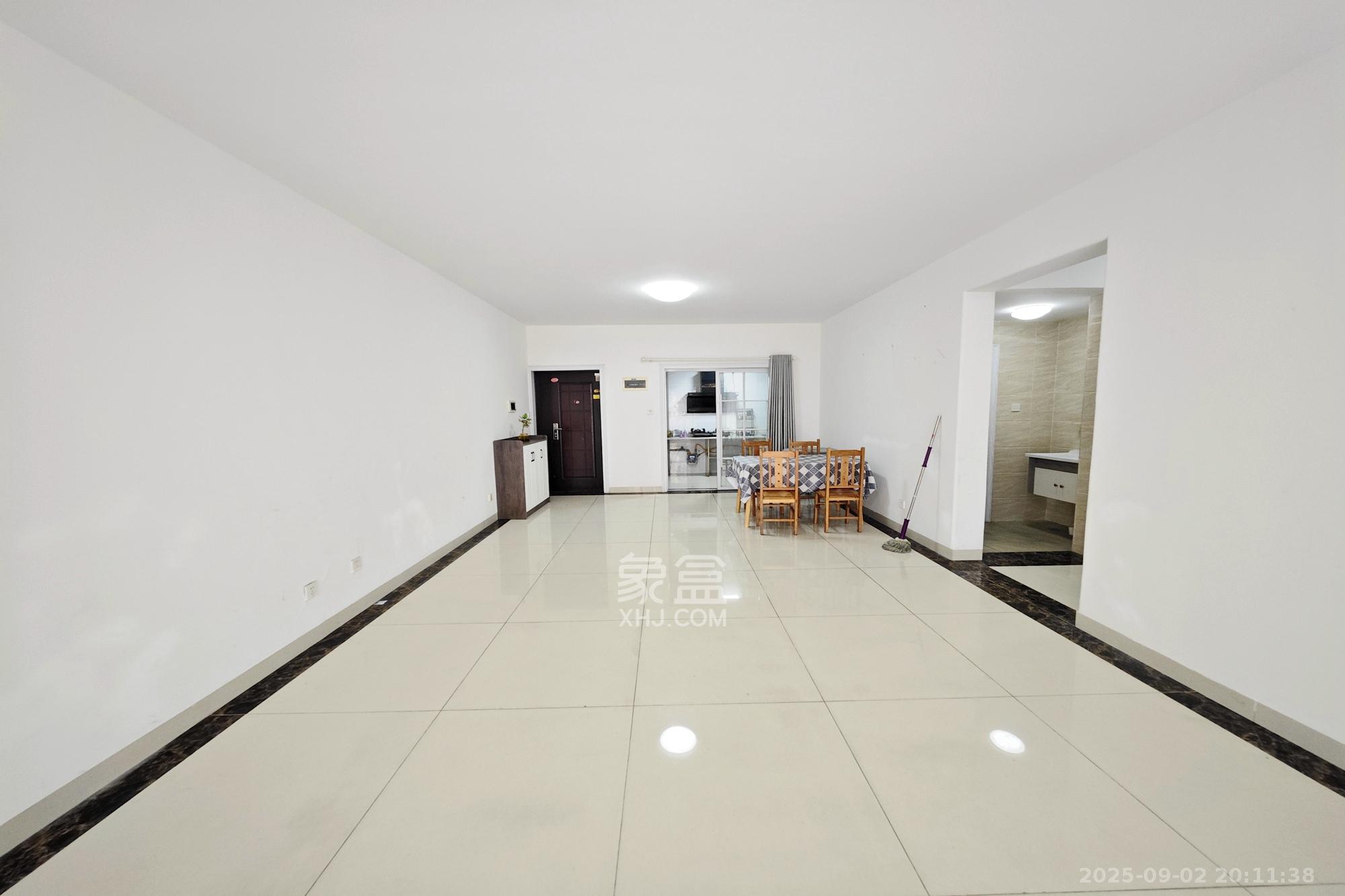 长房天翼未来城  3室2厅1卫    158.8万客厅