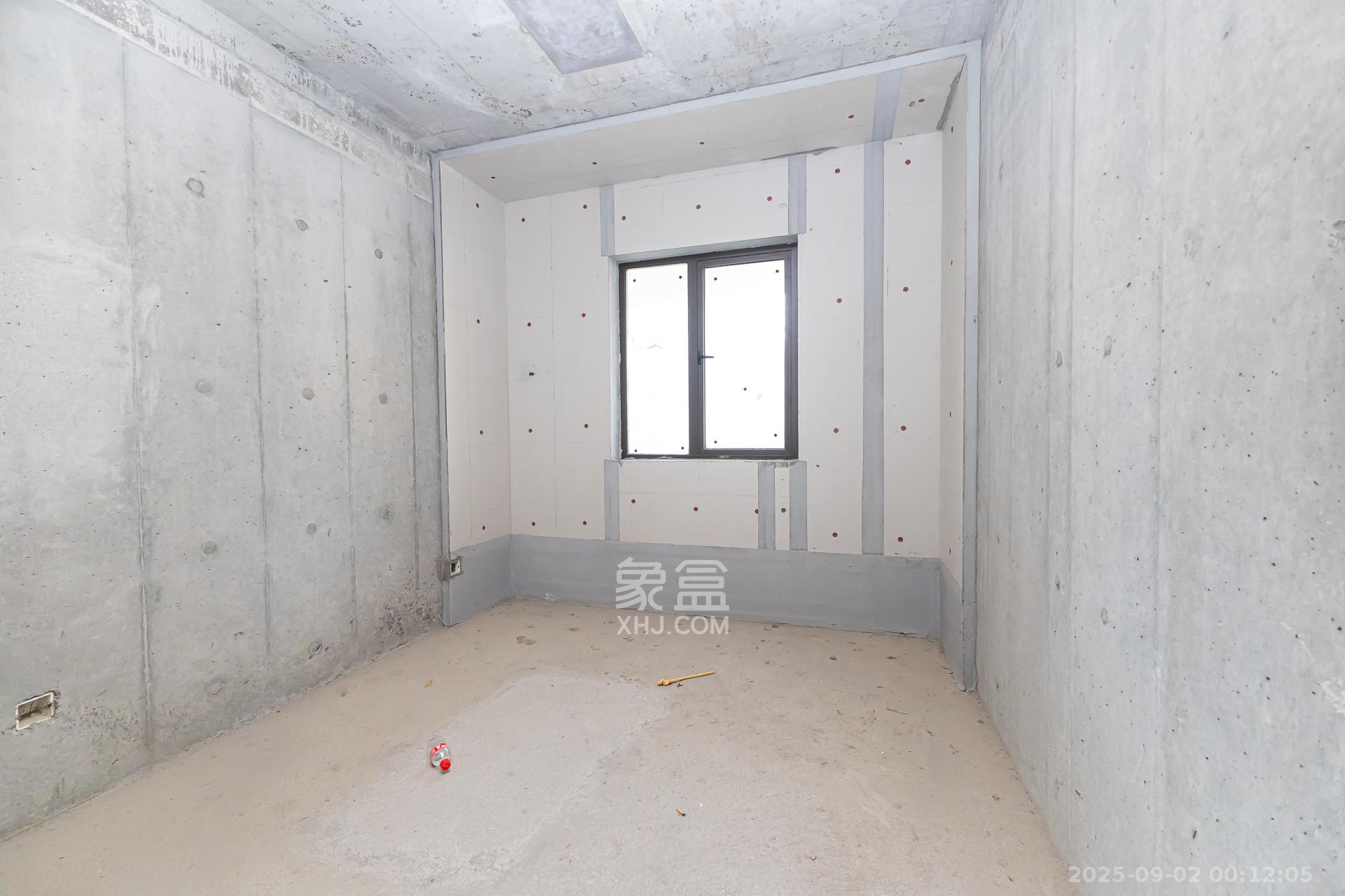 润和湘江天地D区  4室2厅2卫    130.0万卧室