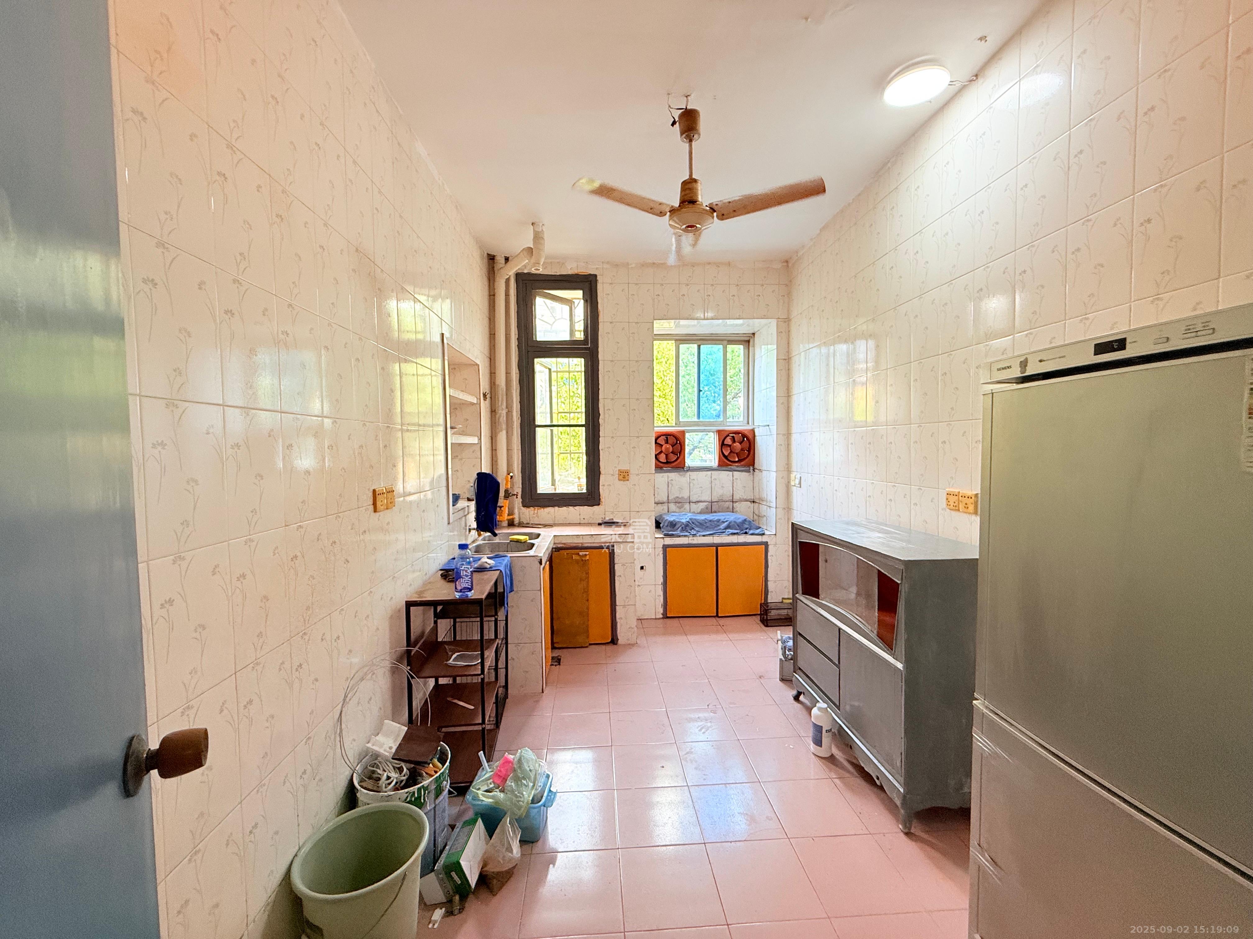 中南家园  2室1厅1卫    1300.0元/月室内图