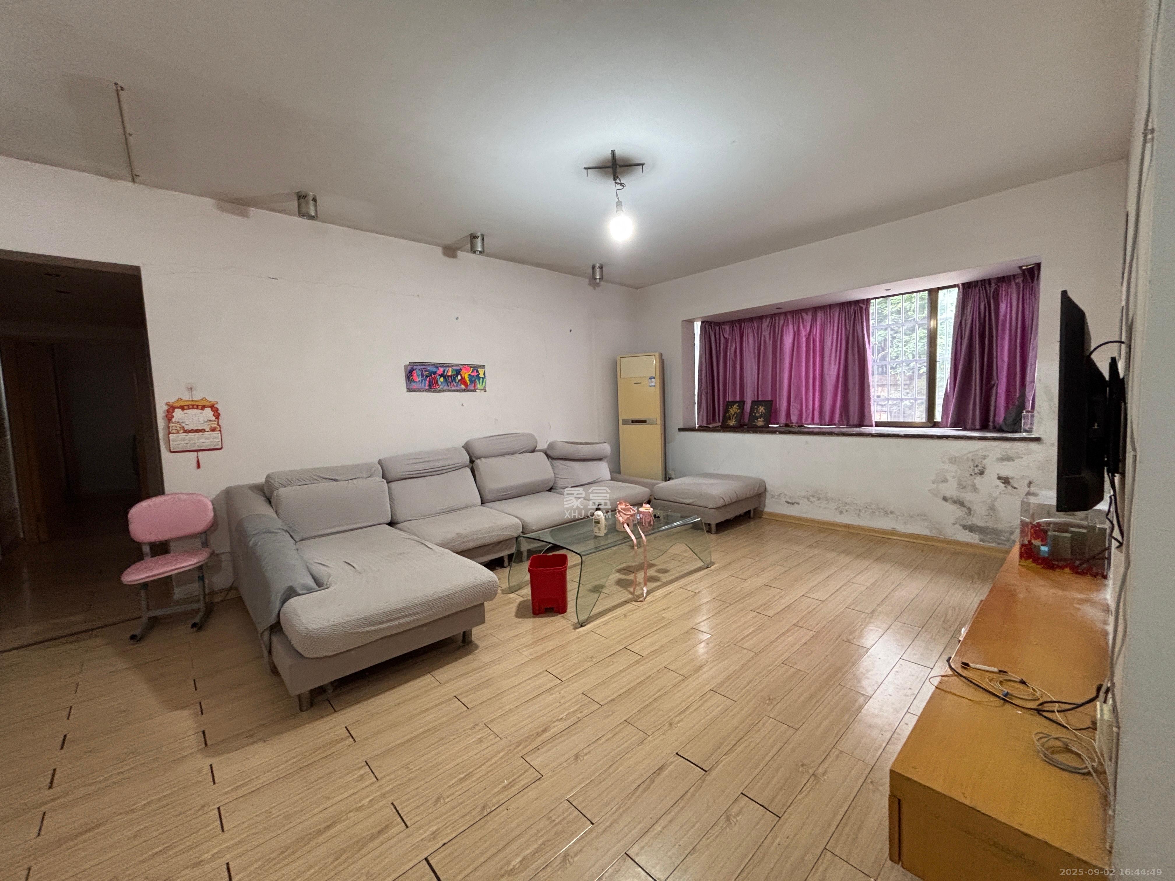 芙蓉蓉苑  3室2厅1卫    2600.0元/月室内图