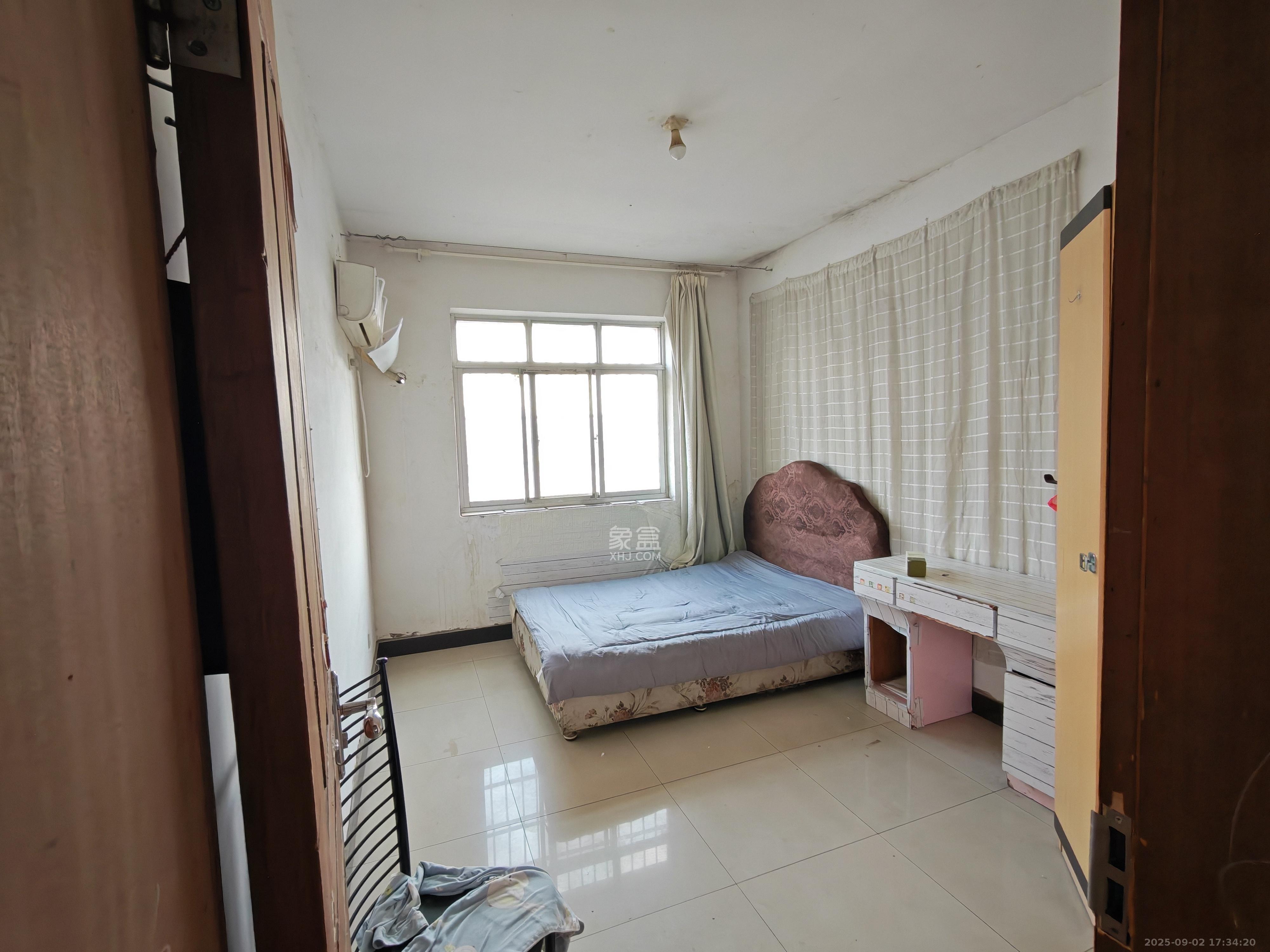 红星商务楼(红星蔬菜批发大市场)  3室2厅1卫    1800.0元/月 红星商务楼(红星蔬菜批发大市场)  3室2厅1卫    1800.0元/月室内图