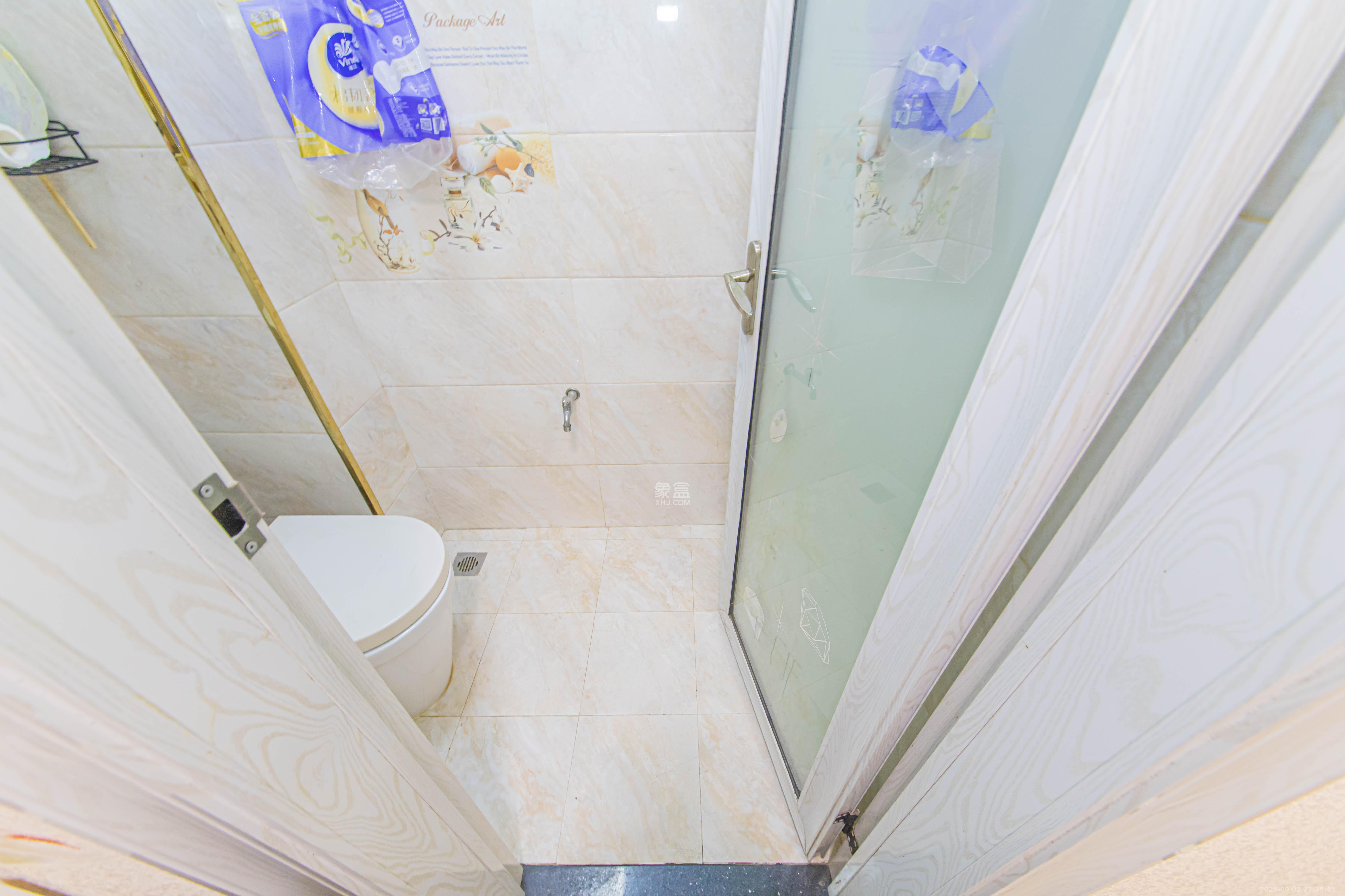 中建芙蓉嘉苑  3室2厅2卫    88.8万 中建芙蓉嘉苑  3室2厅2卫    88.8万卫生间