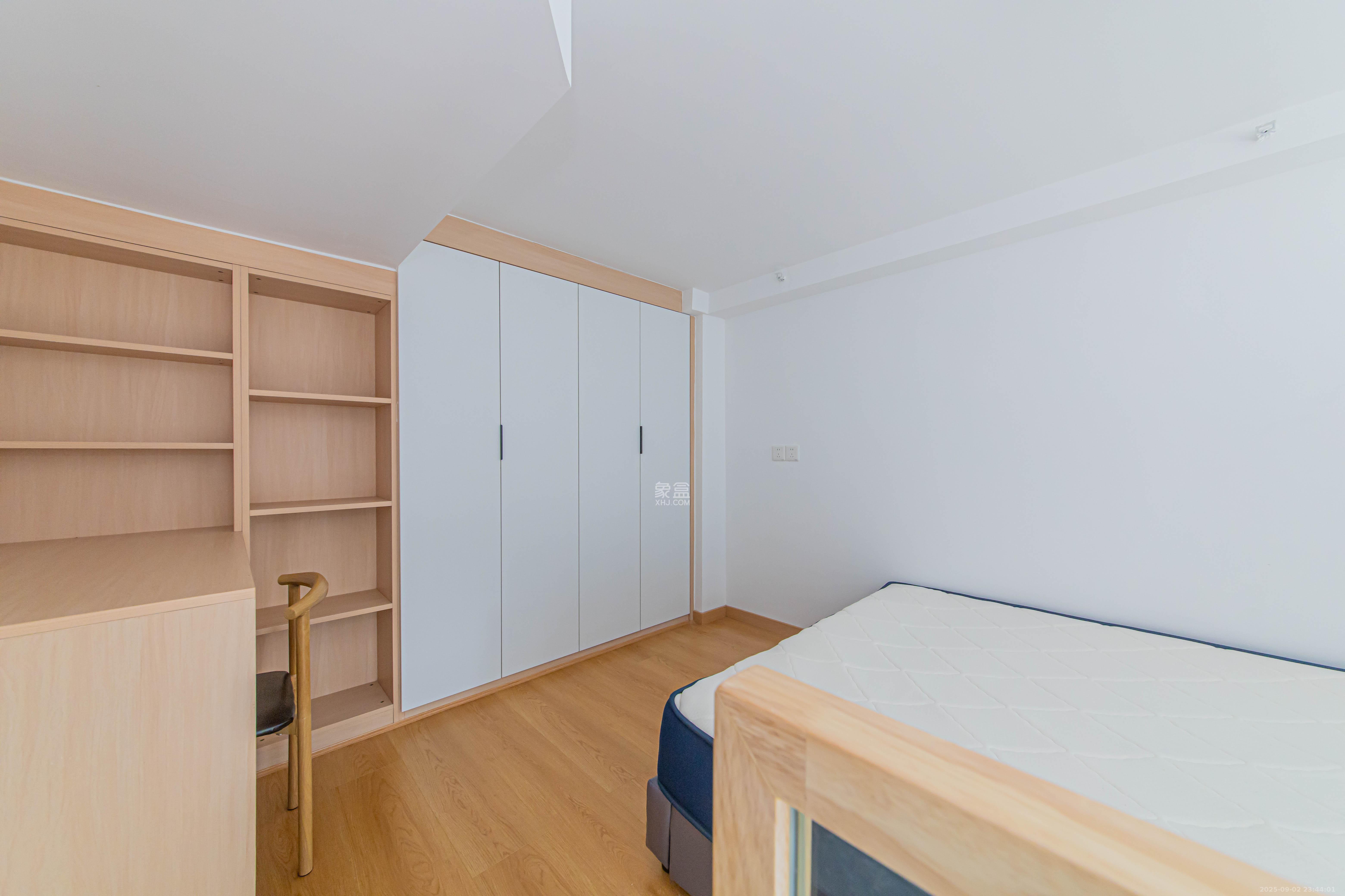 新长海D1站 1室1厅1卫 26.0万 新长海D1站 1室1厅1卫 26.0万卧室