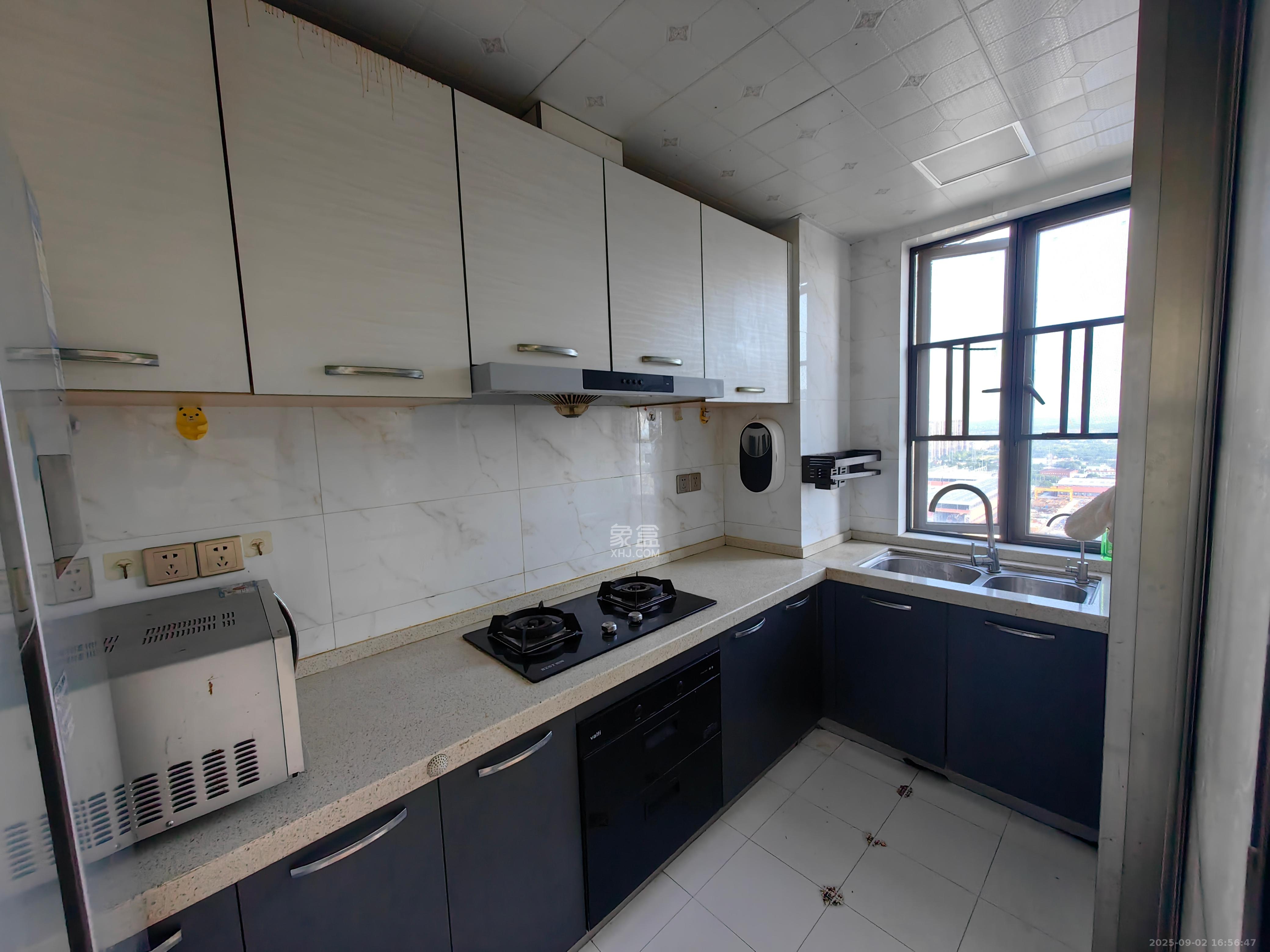 中欣楚天雅郡  3室2厅2卫    2400.0元/月室内图