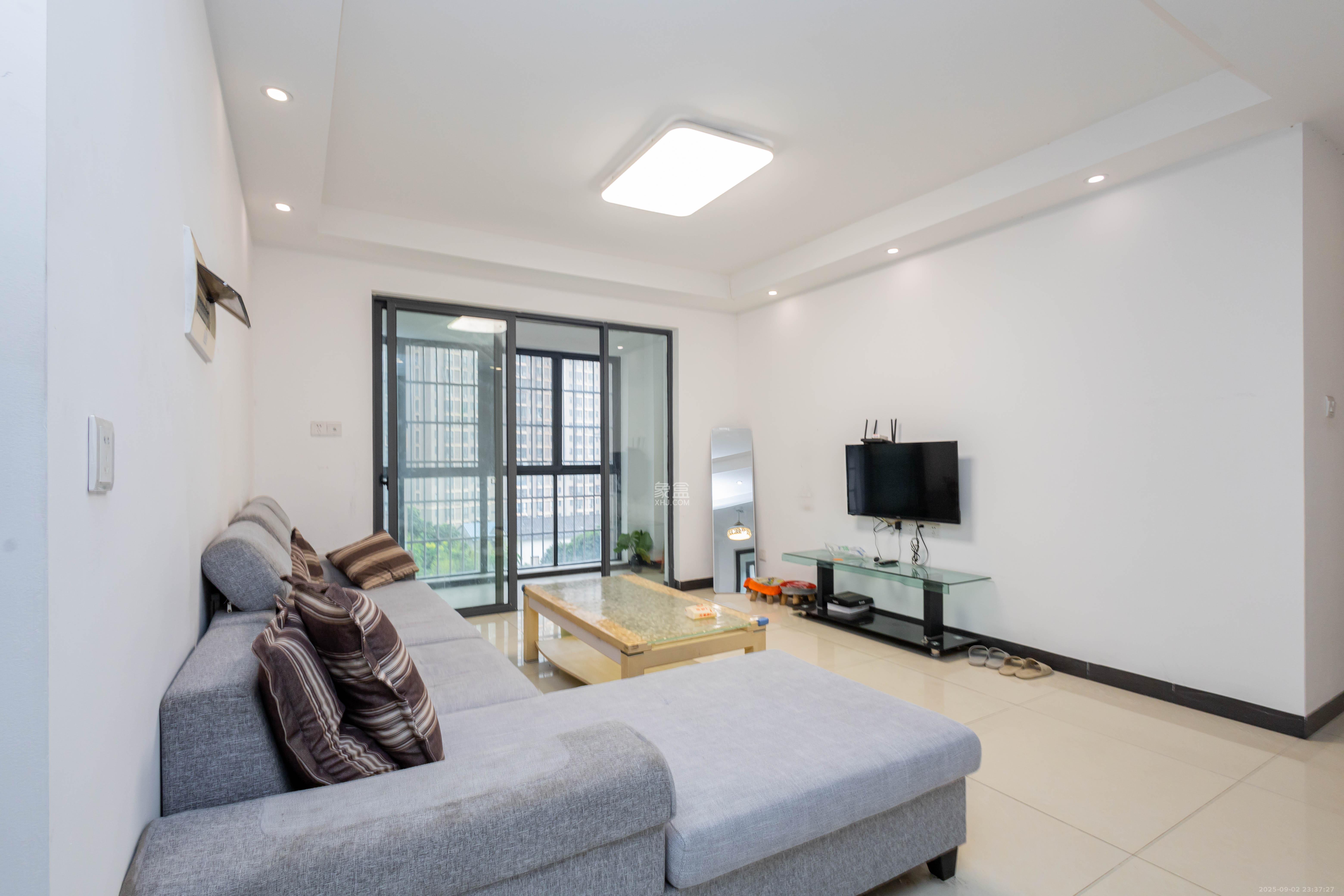 高林仕家  3室2厅2卫    65.0万客厅