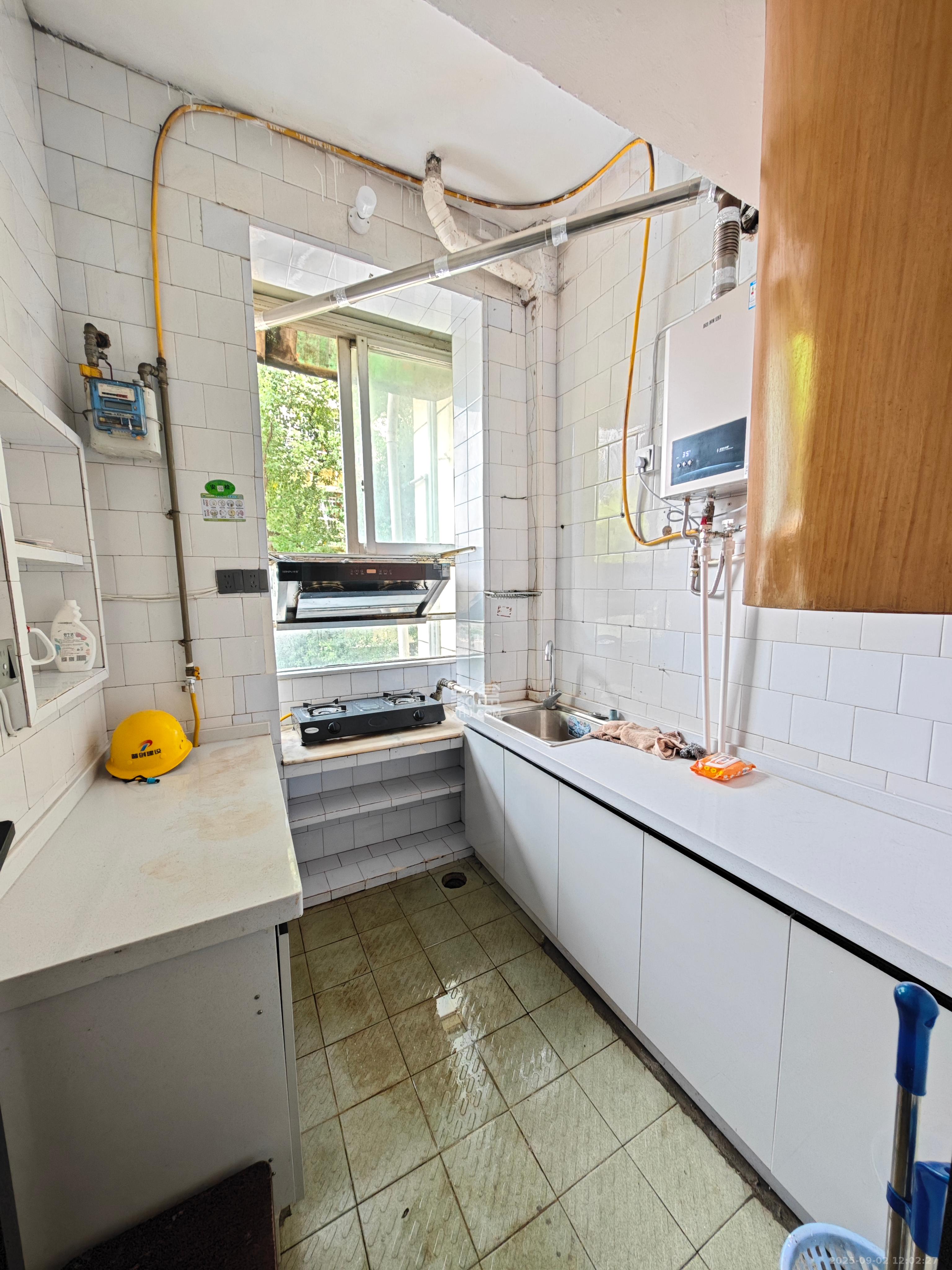 测绘局单位房 3室2厅1卫 1800.0元/月 测绘局单位房 3室2厅1卫 1800.0元/月室内图