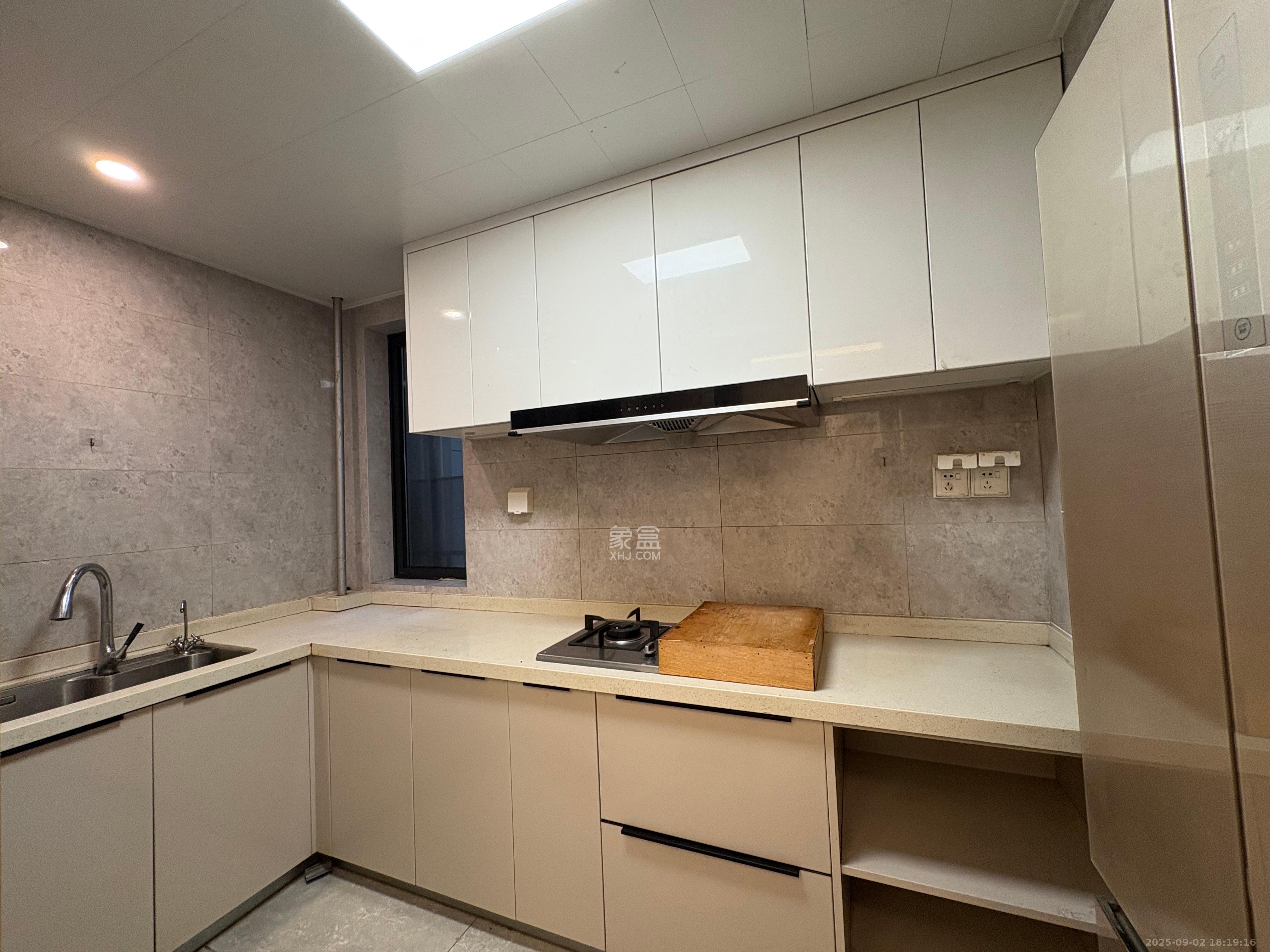 映客龙湖璟翠公馆（映客龙湖璟翠中心）  1室0厅0卫    2800.0元/月室内图