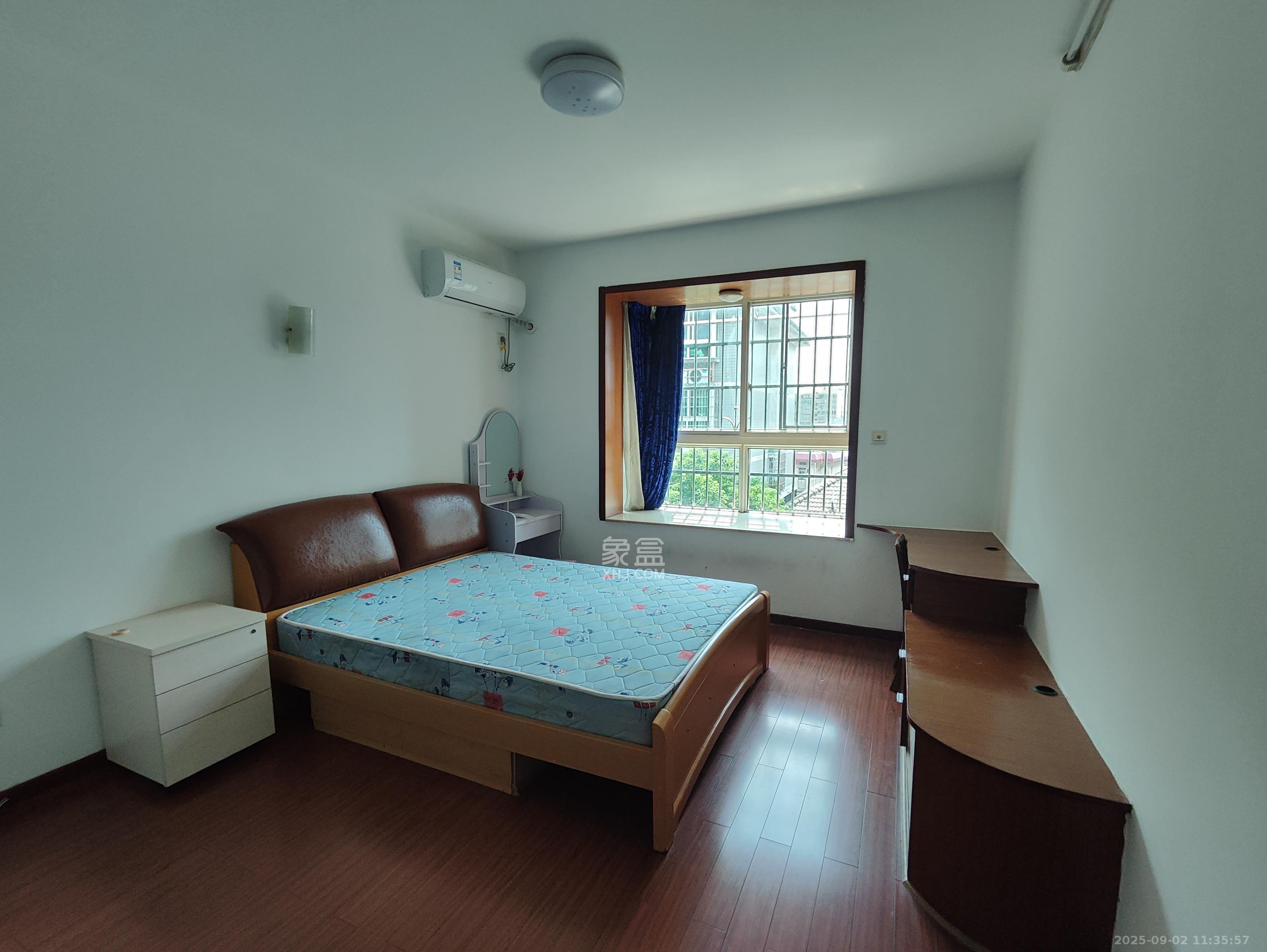 鸿景苑  3室2厅2卫   2800.00元/月室内图