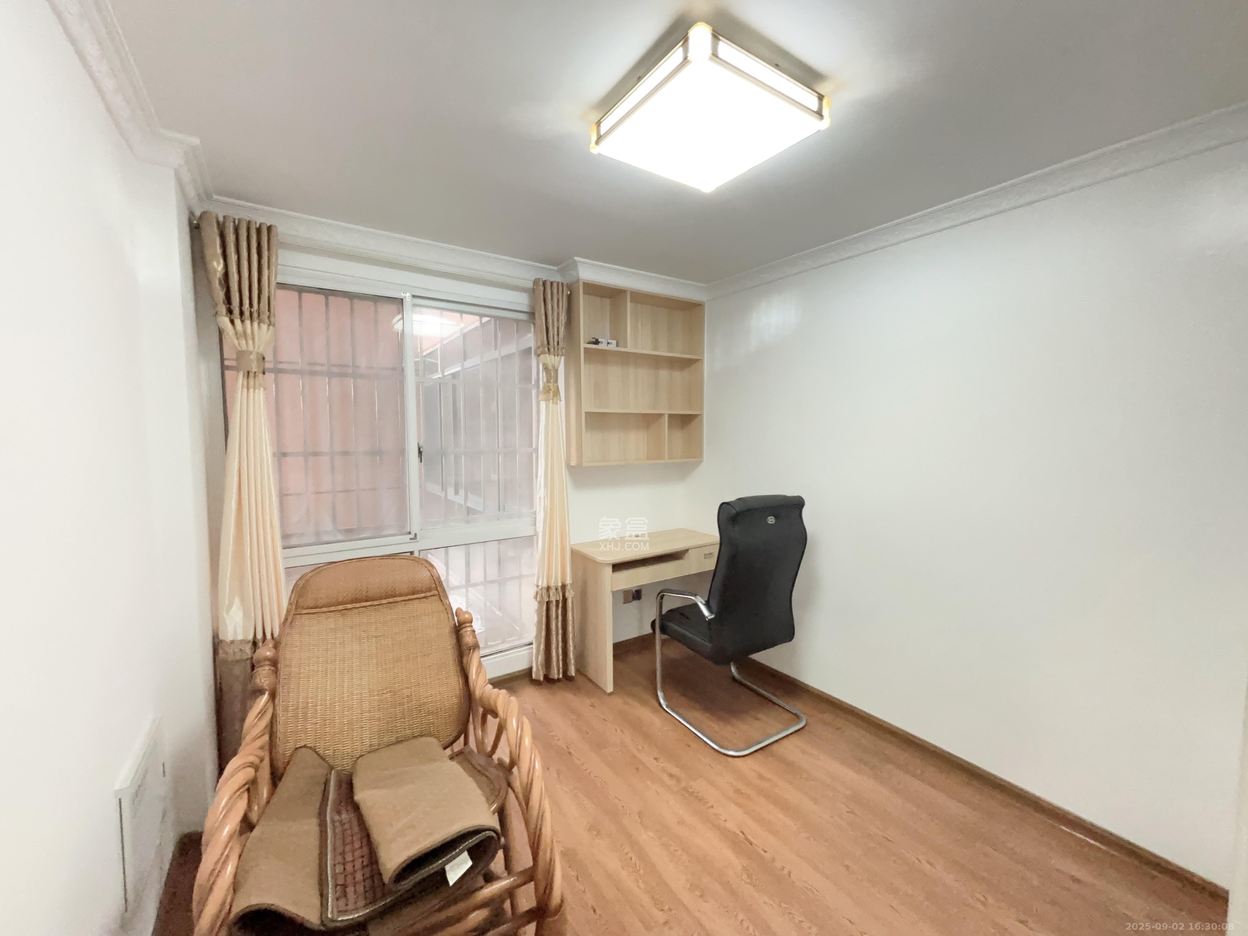 新蕾品阁居  4室2厅2卫    2300.0元/月室内图