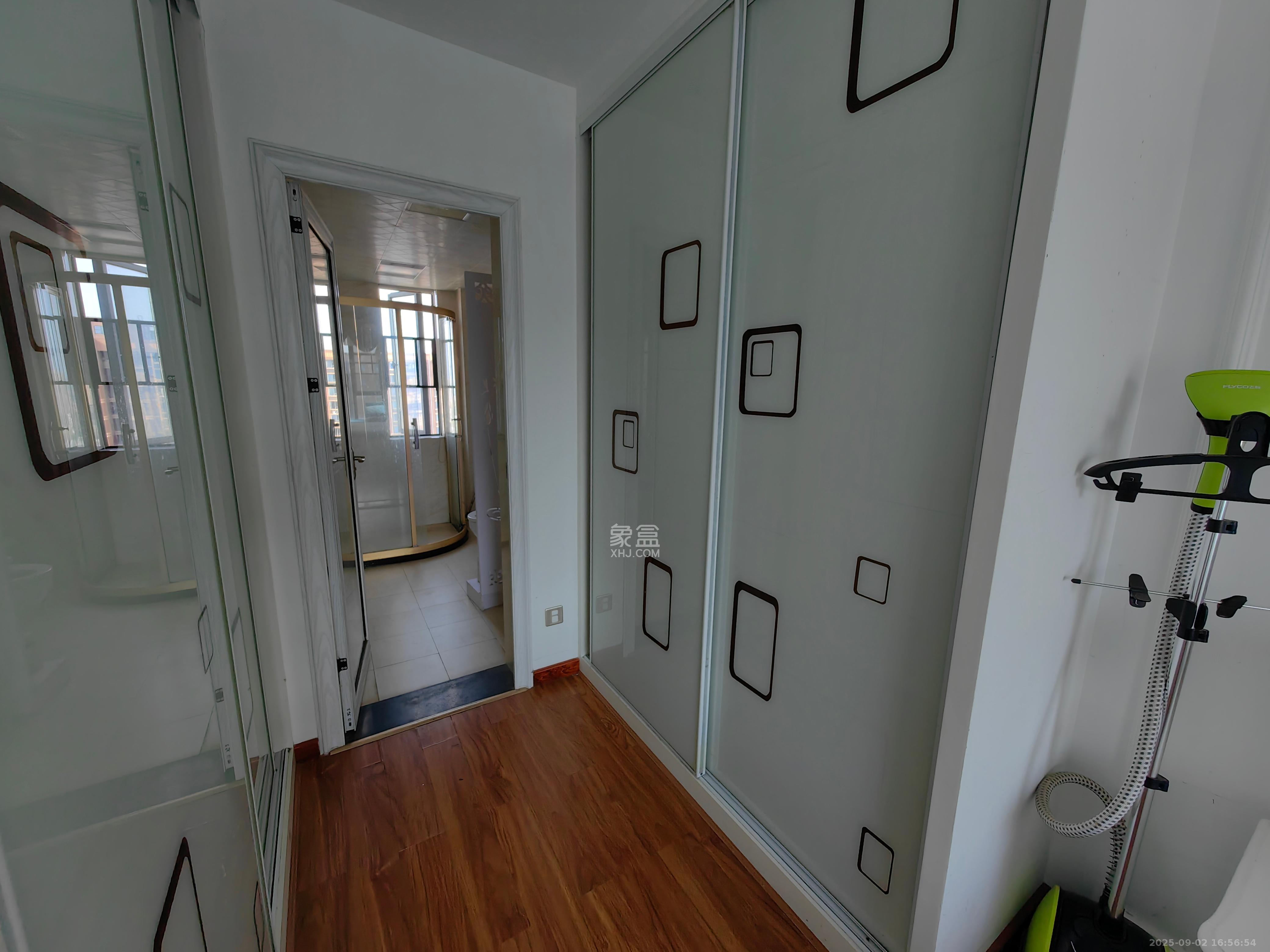 中欣楚天雅郡  3室2厅2卫    2400.0元/月室内图