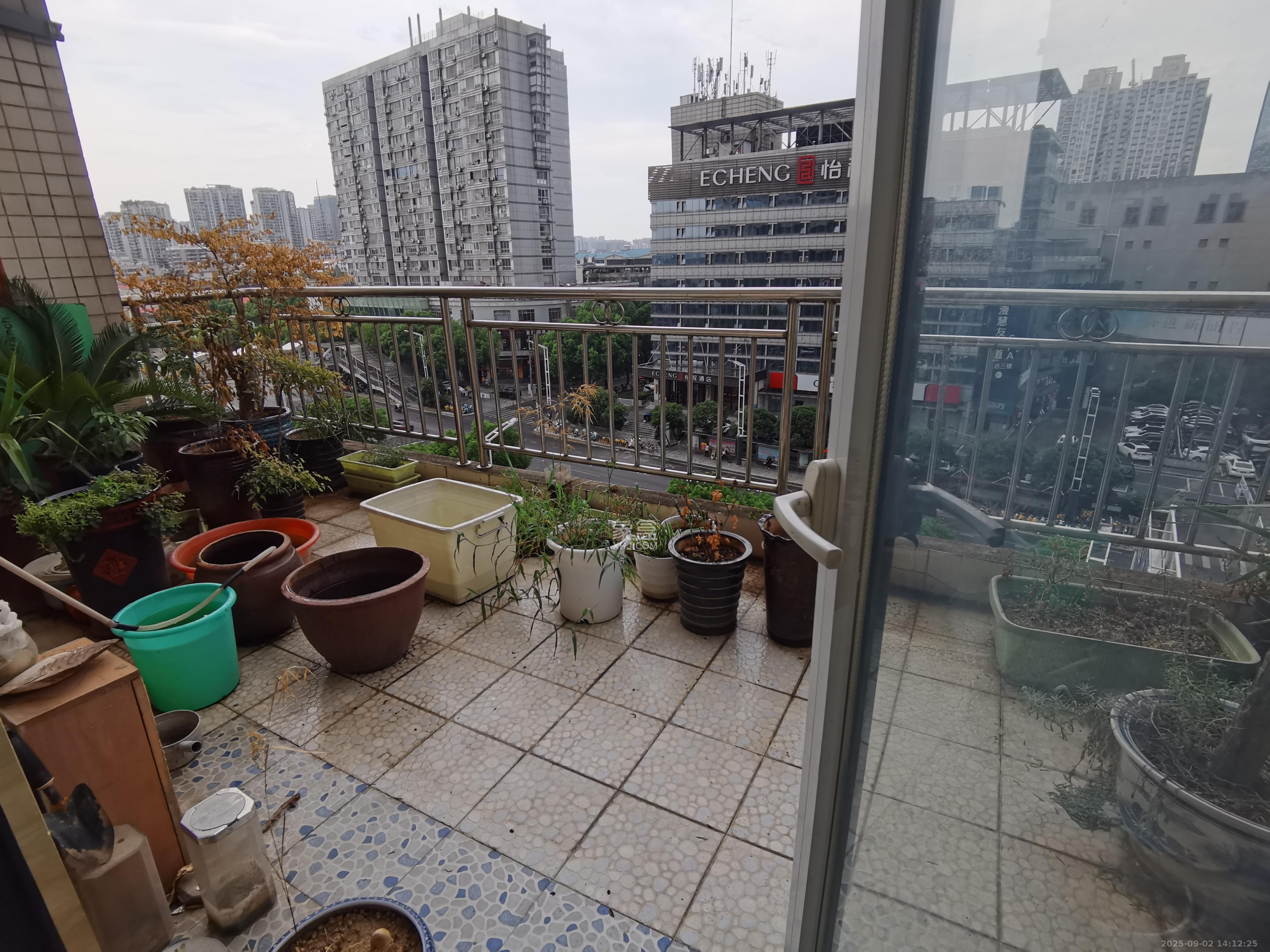 上东印象  3室2厅1卫   2400.00元/月室内图