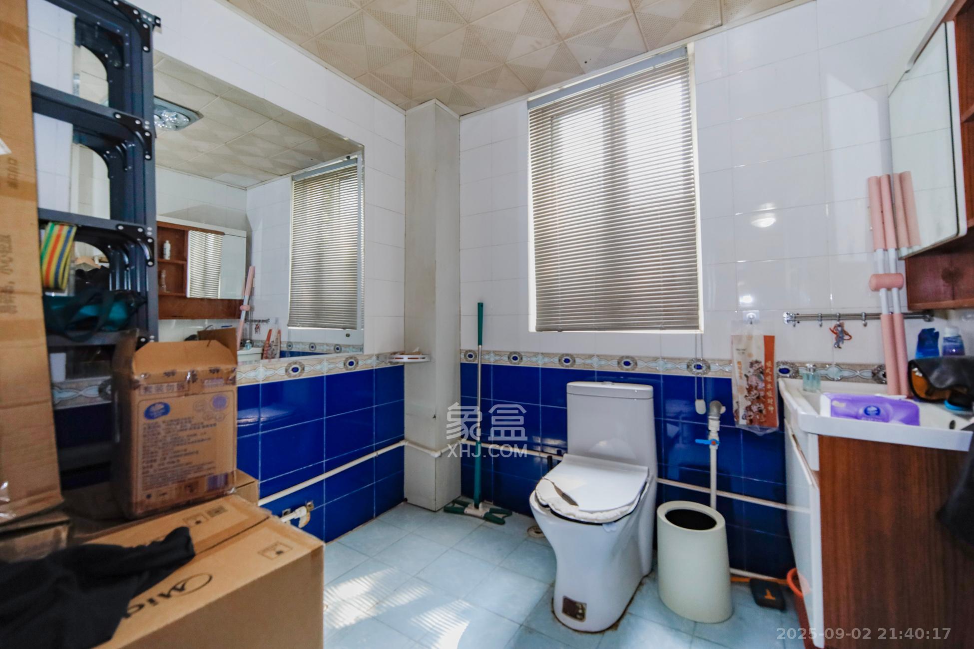 融城花苑  3室2厅2卫    64.0万卫生间