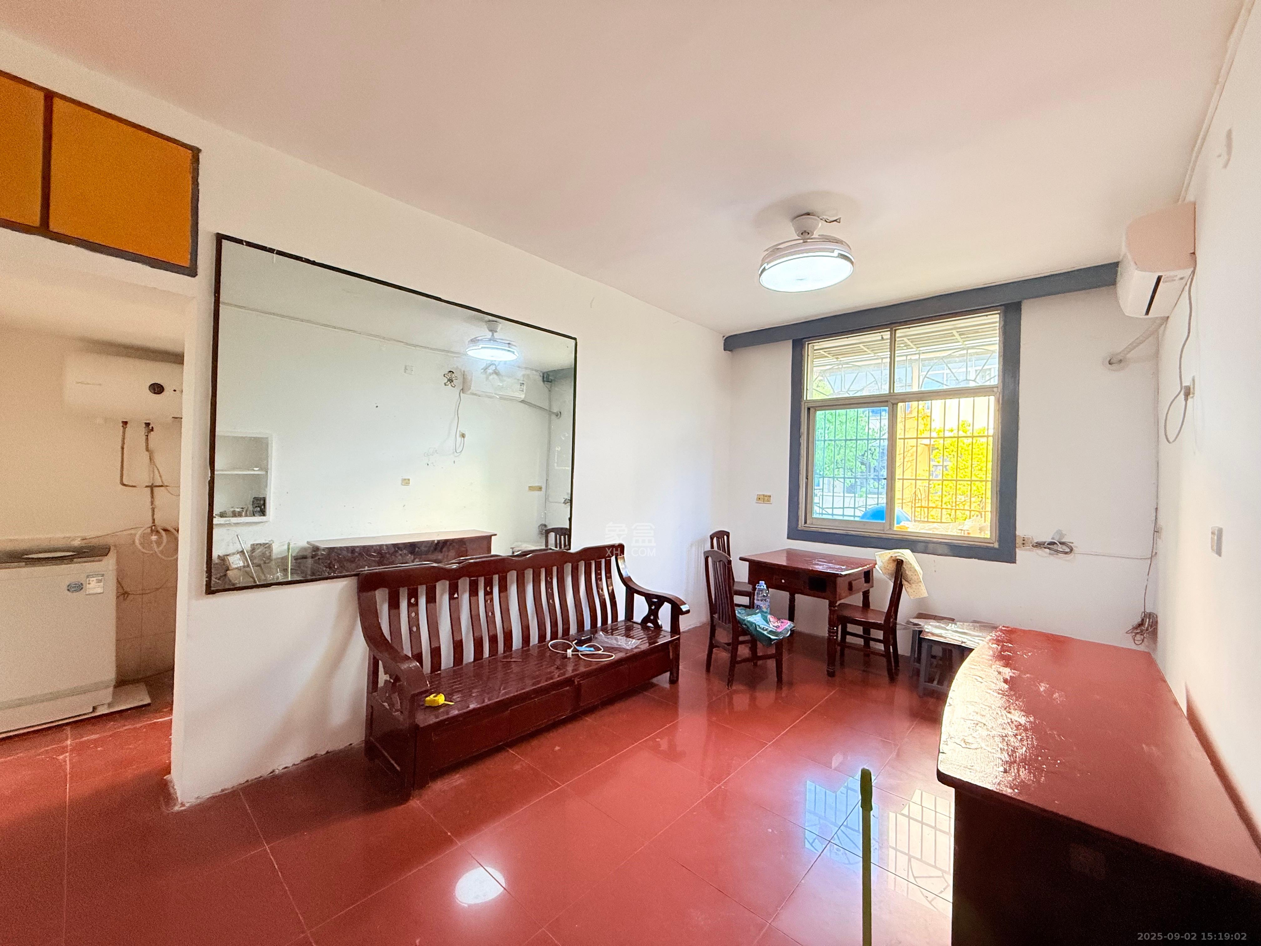 中南家园  2室1厅1卫    1300.0元/月室内图