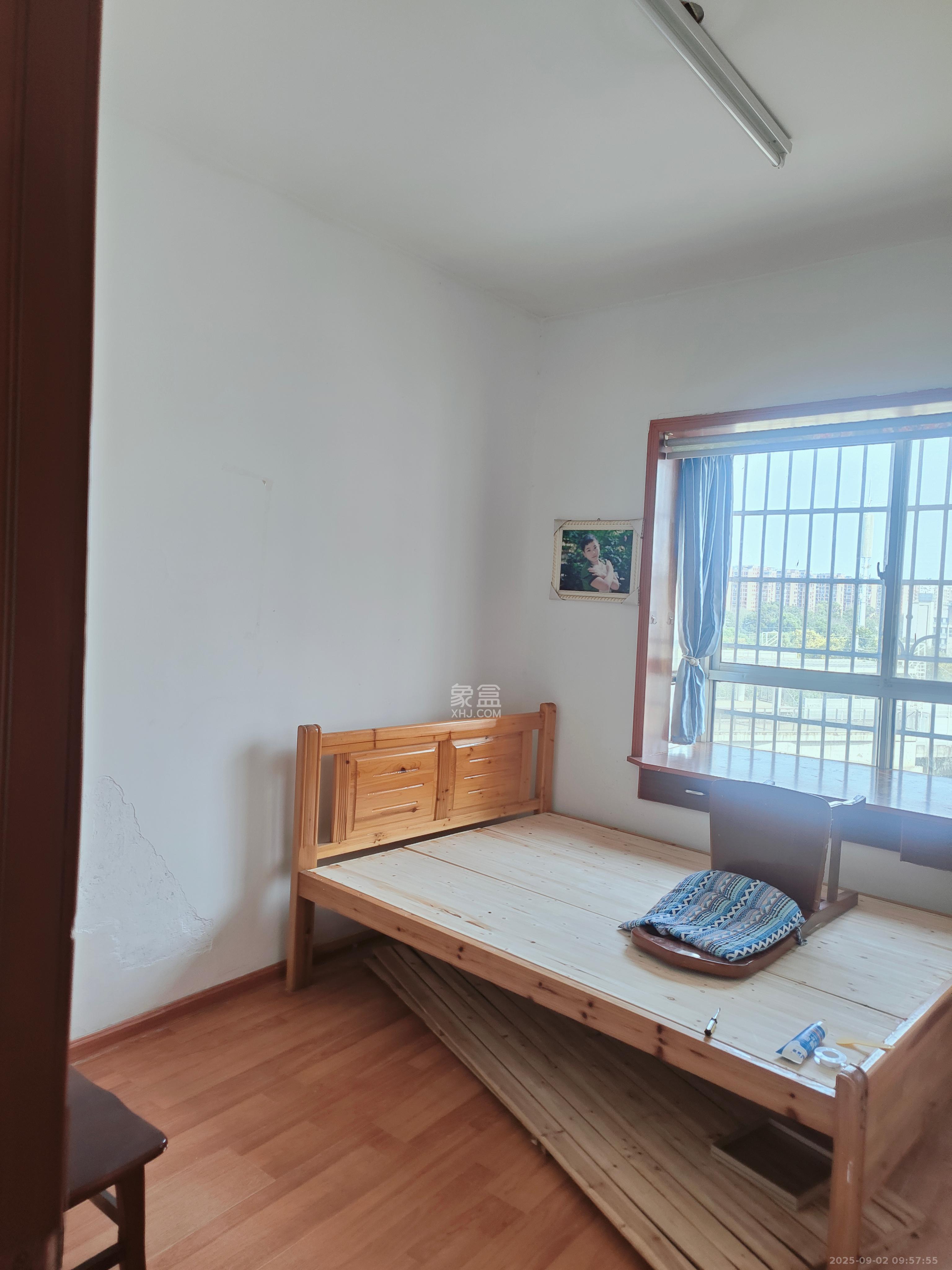 先锋新宇  3室2厅2卫   2100.00元/月室内图