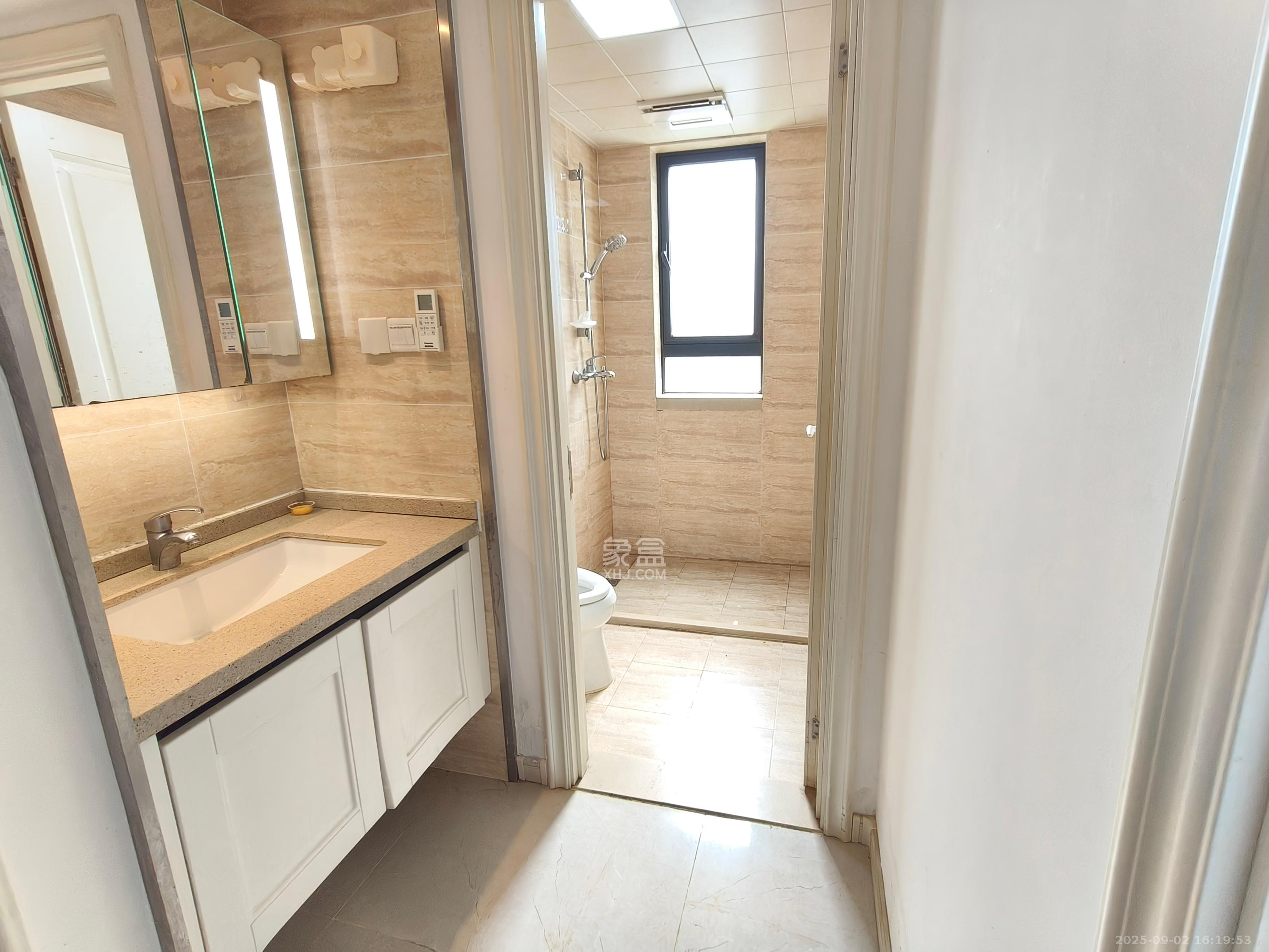 万科魅力之城锋镜里 3室2厅1卫 2200.0元/月 万科魅力之城锋镜里 3室2厅1卫 2200.0元/月室内图