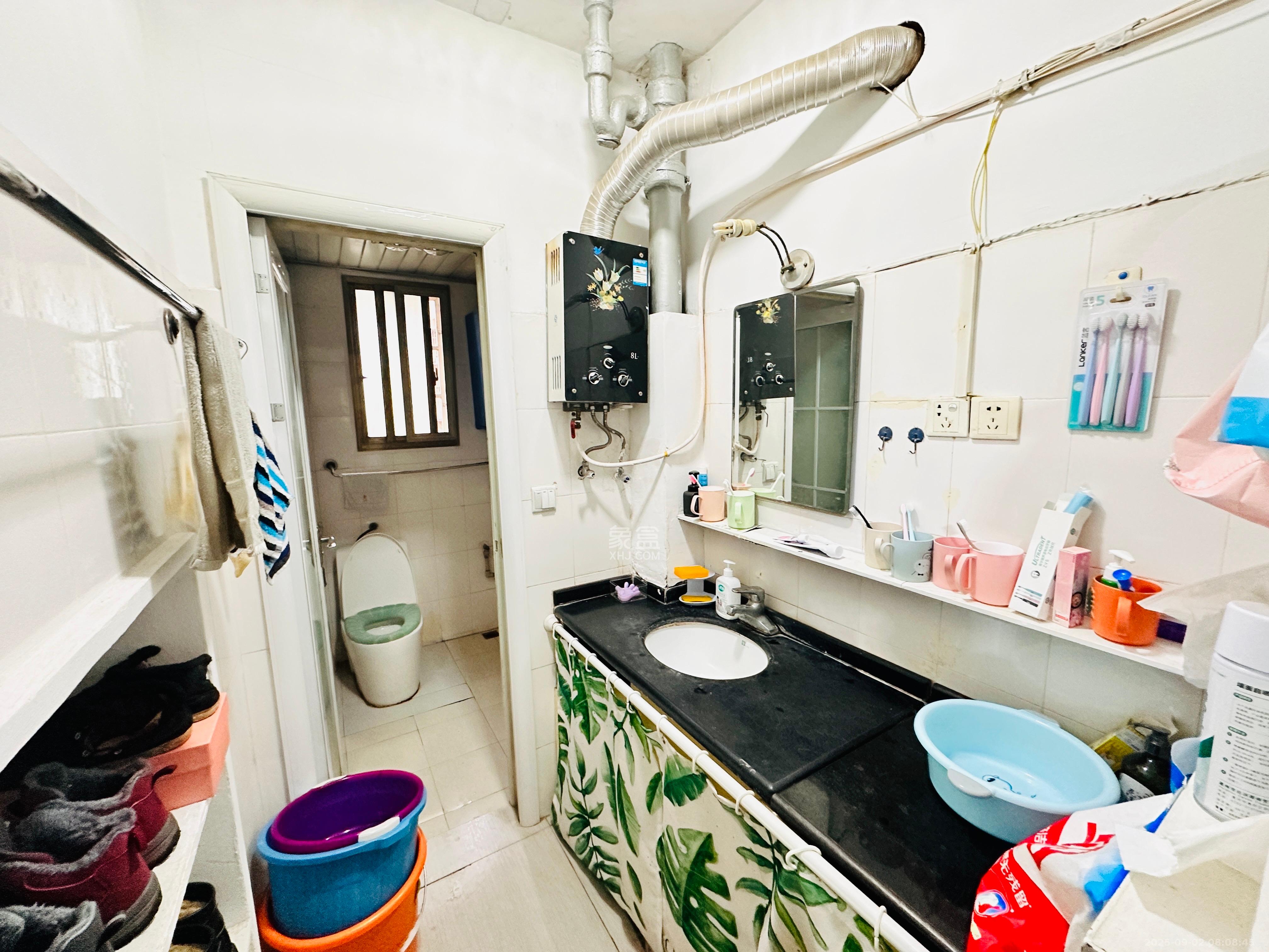 英才园三片  3室2厅1卫    2100.0元/月 英才园三片  3室2厅1卫    2100.0元/月室内图