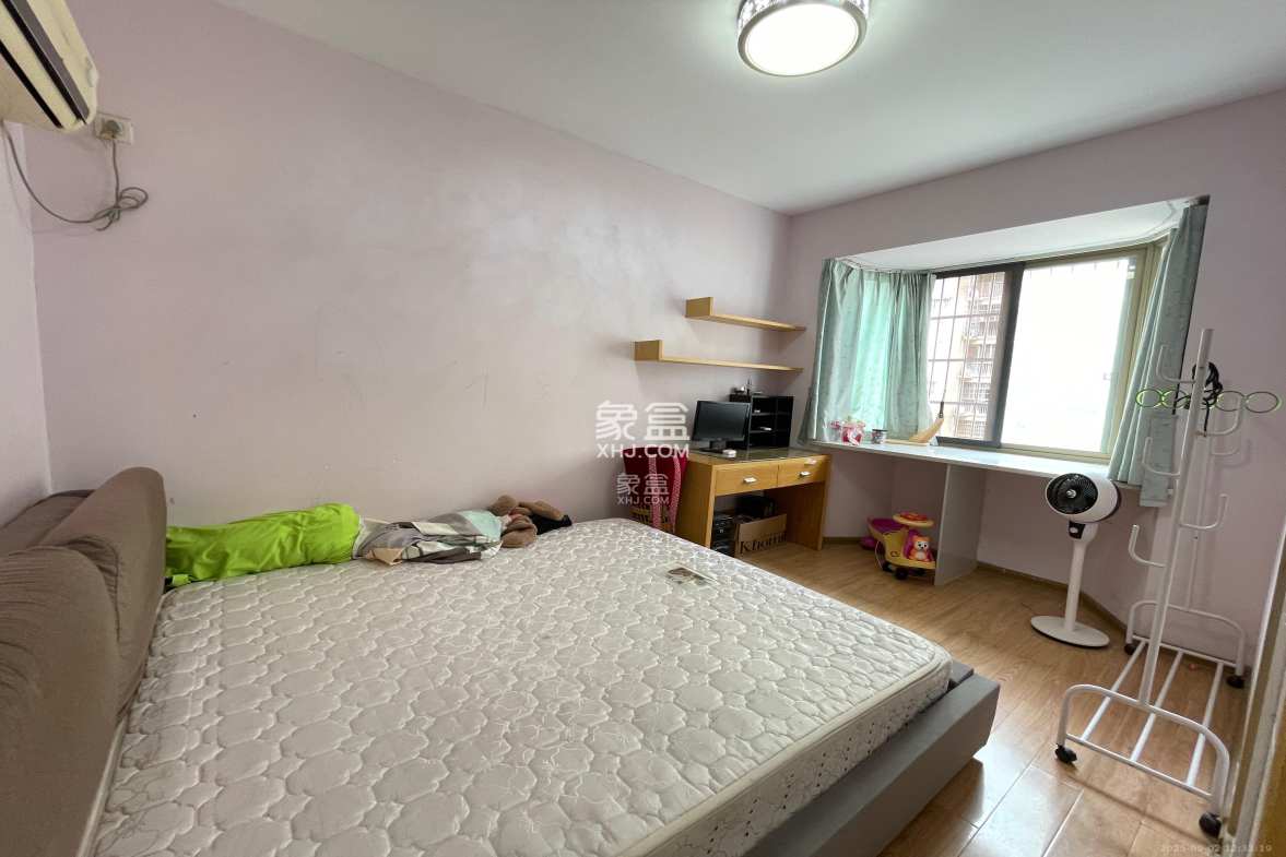 层上观邸  3室1厅1卫    2500.0元/月 层上观邸  3室1厅1卫    2500.0元/月室内图