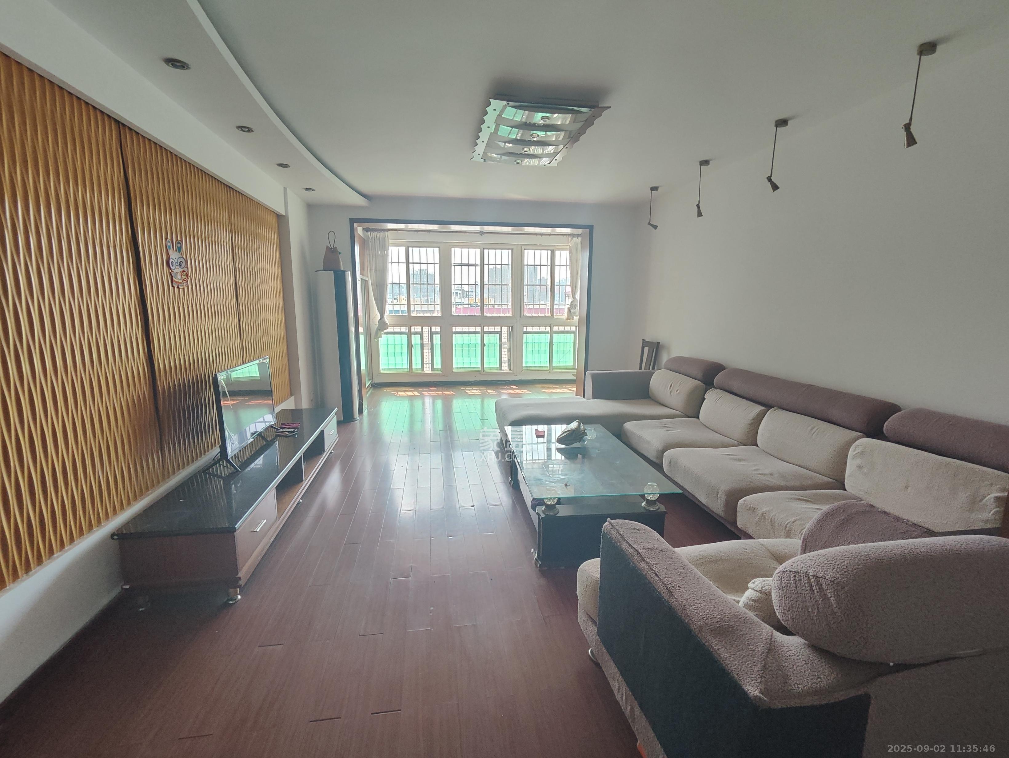 鸿景苑  3室2厅2卫   2800.00元/月室内图