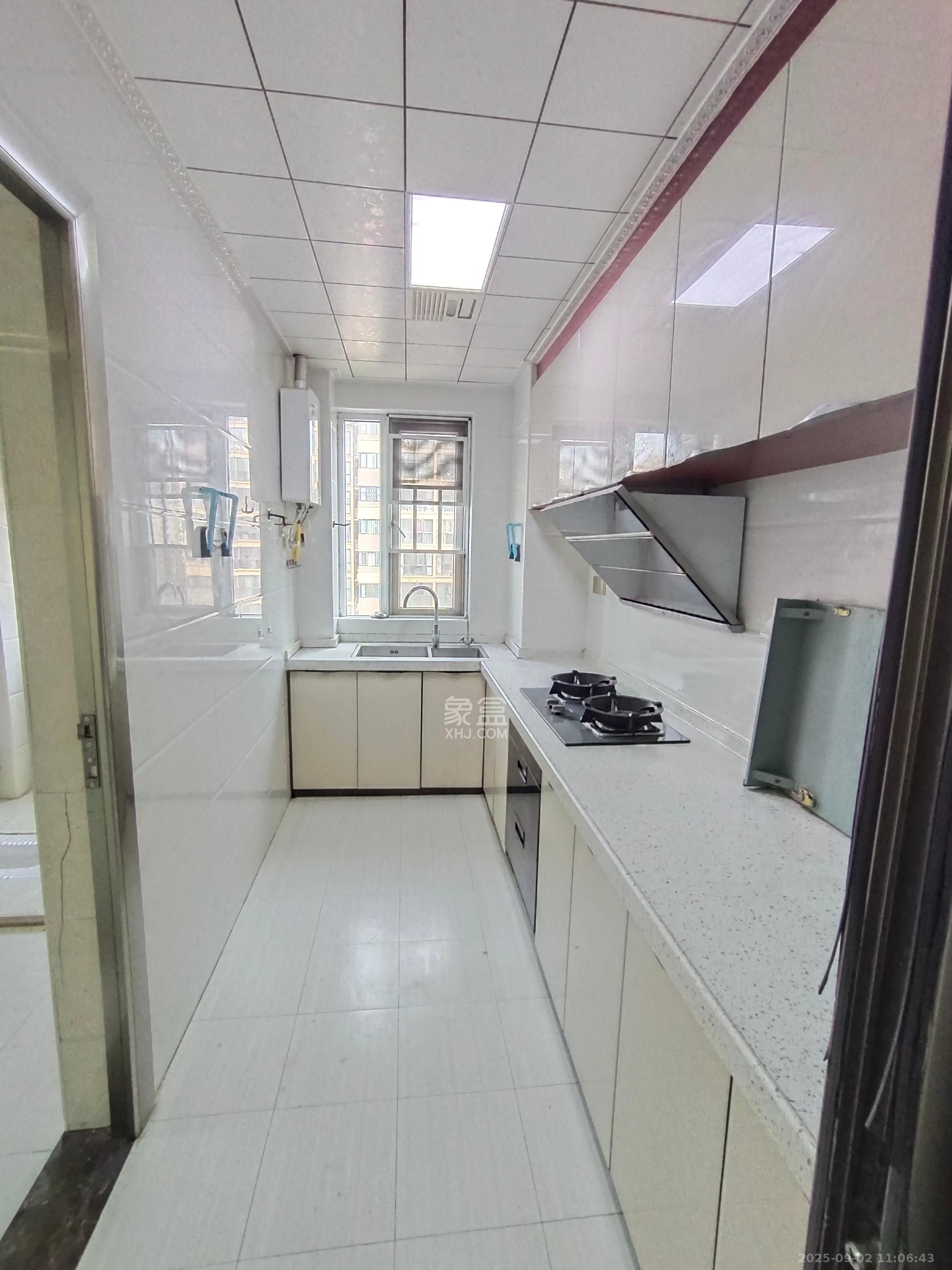 保利香槟国际  3室2厅2卫    2000.0元/月室内图