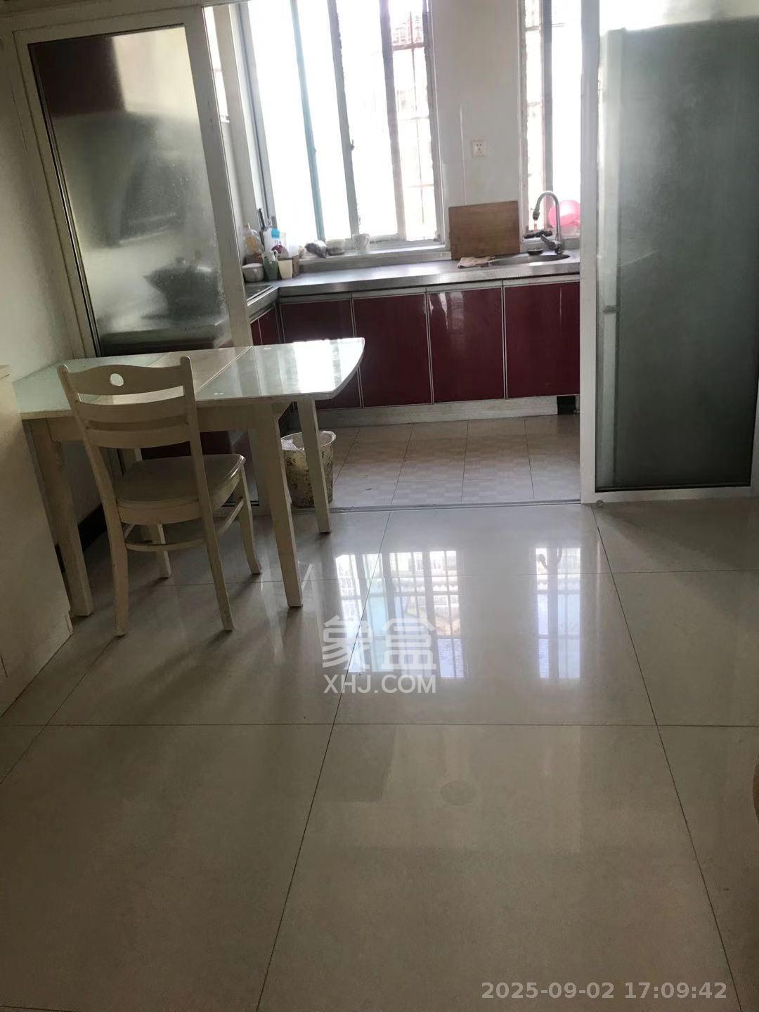 湘绣城 2室1厅1卫 1300.0元/月 湘绣城 2室1厅1卫 1300.0元/月室内图