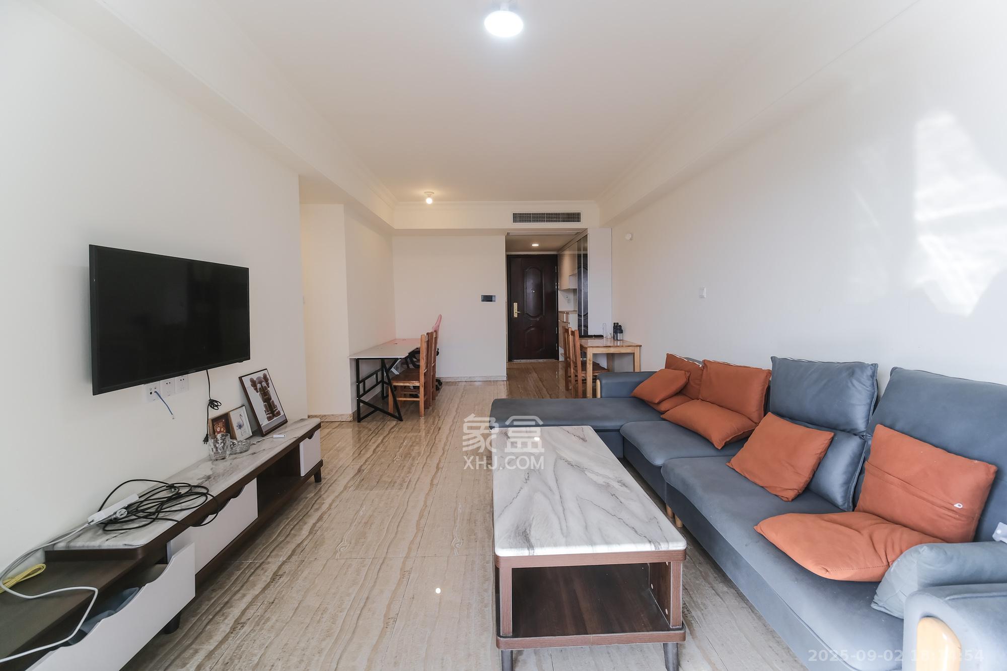 碧桂园翘楚棠  3室2厅2卫    85.0万 碧桂园翘楚棠  3室2厅2卫    85.0万客厅