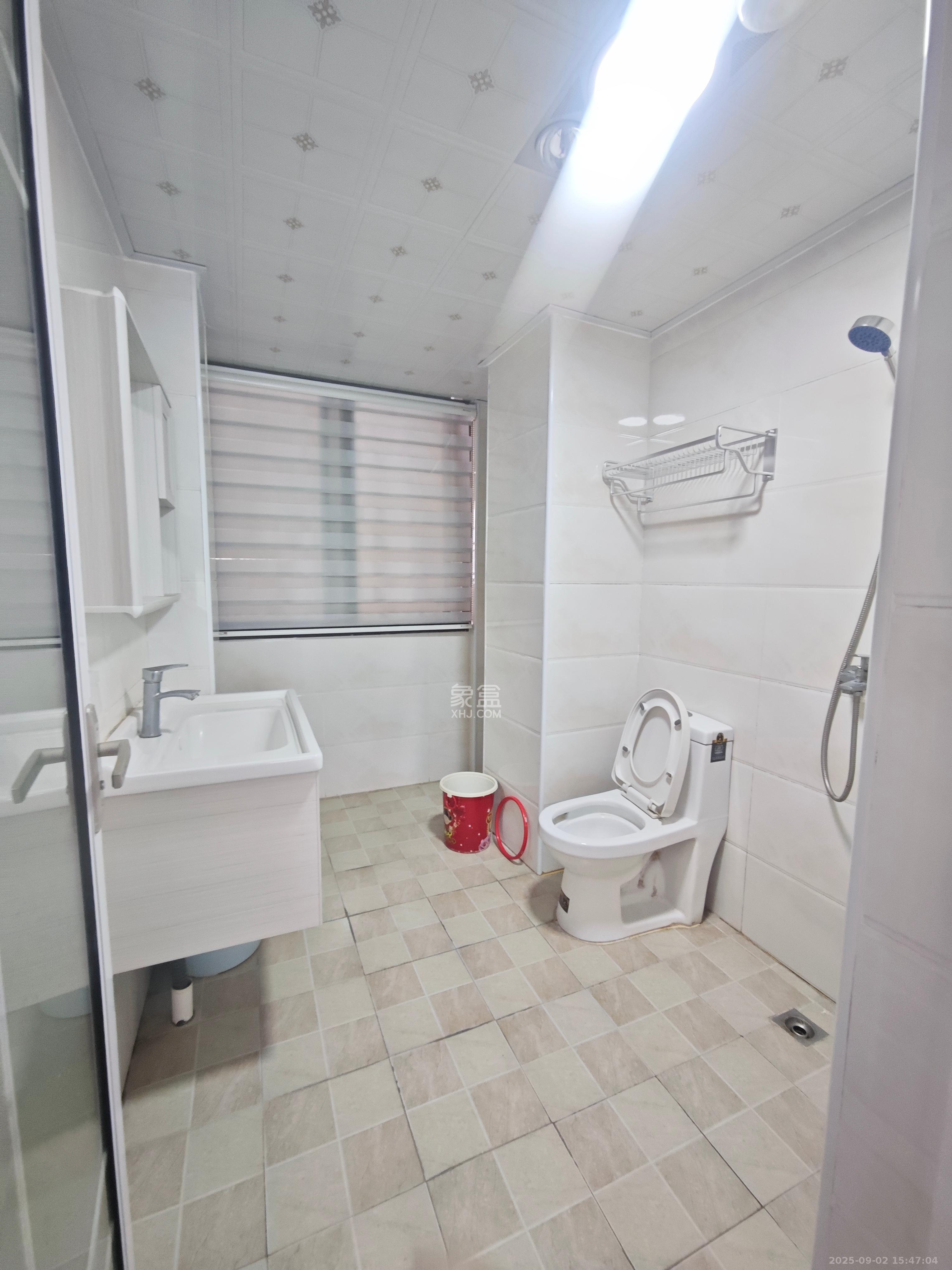 华润置地广场二期  3室2厅2卫    2200.0元/月室内图