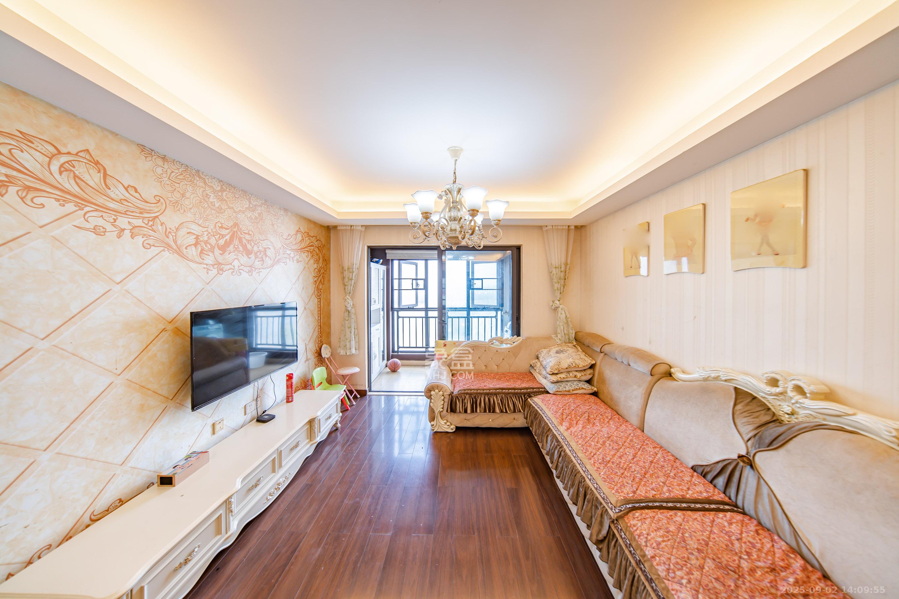 万科白鹭郡  3室2厅2卫    92.0万 万科白鹭郡  3室2厅2卫    92.0万客厅