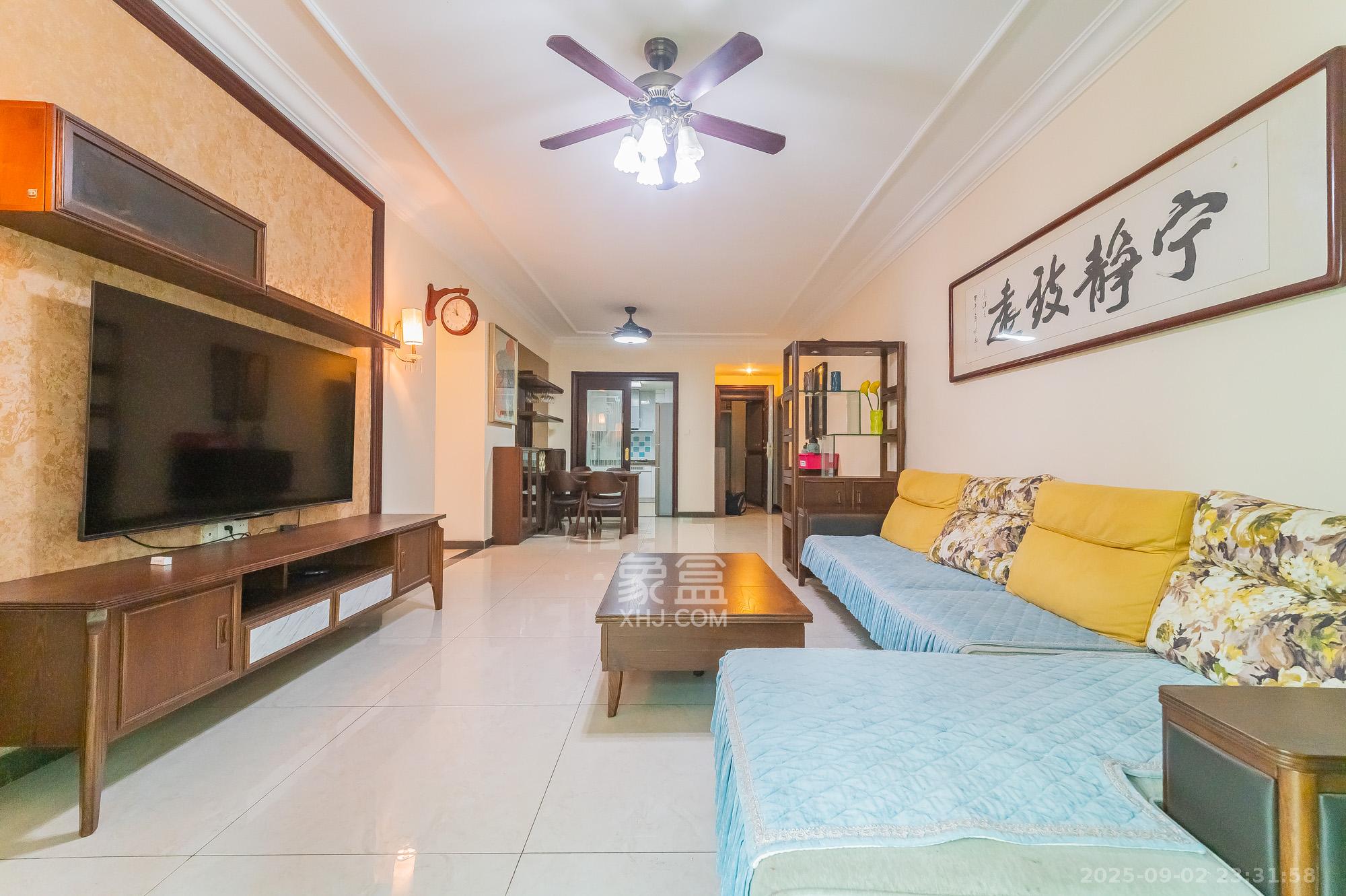 恒大翡翠华庭  3室2厅2卫    92.8万 恒大翡翠华庭  3室2厅2卫    92.8万客厅