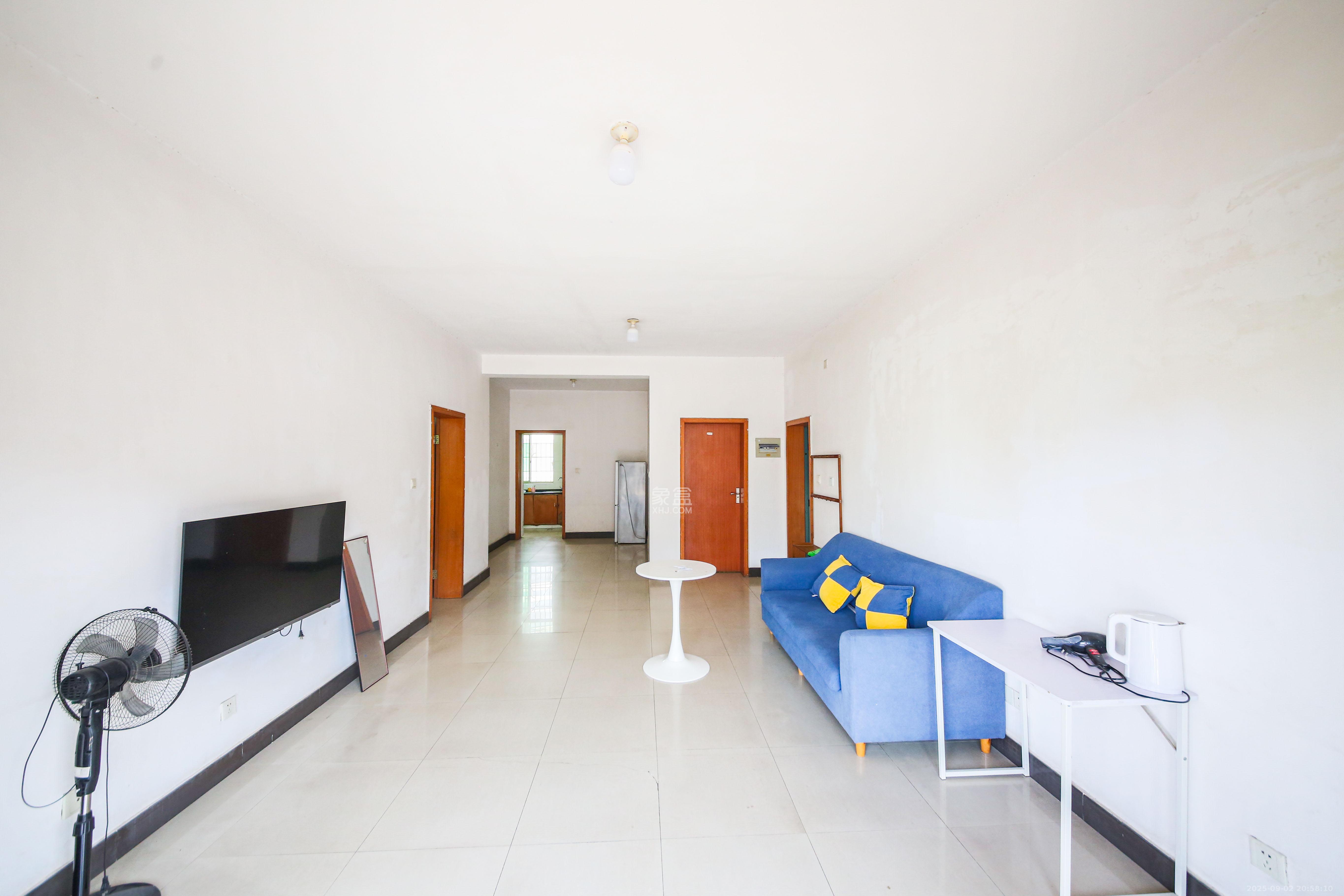 高升小区 3室2厅1卫 43.0万 高升小区 3室2厅1卫 43.0万客厅