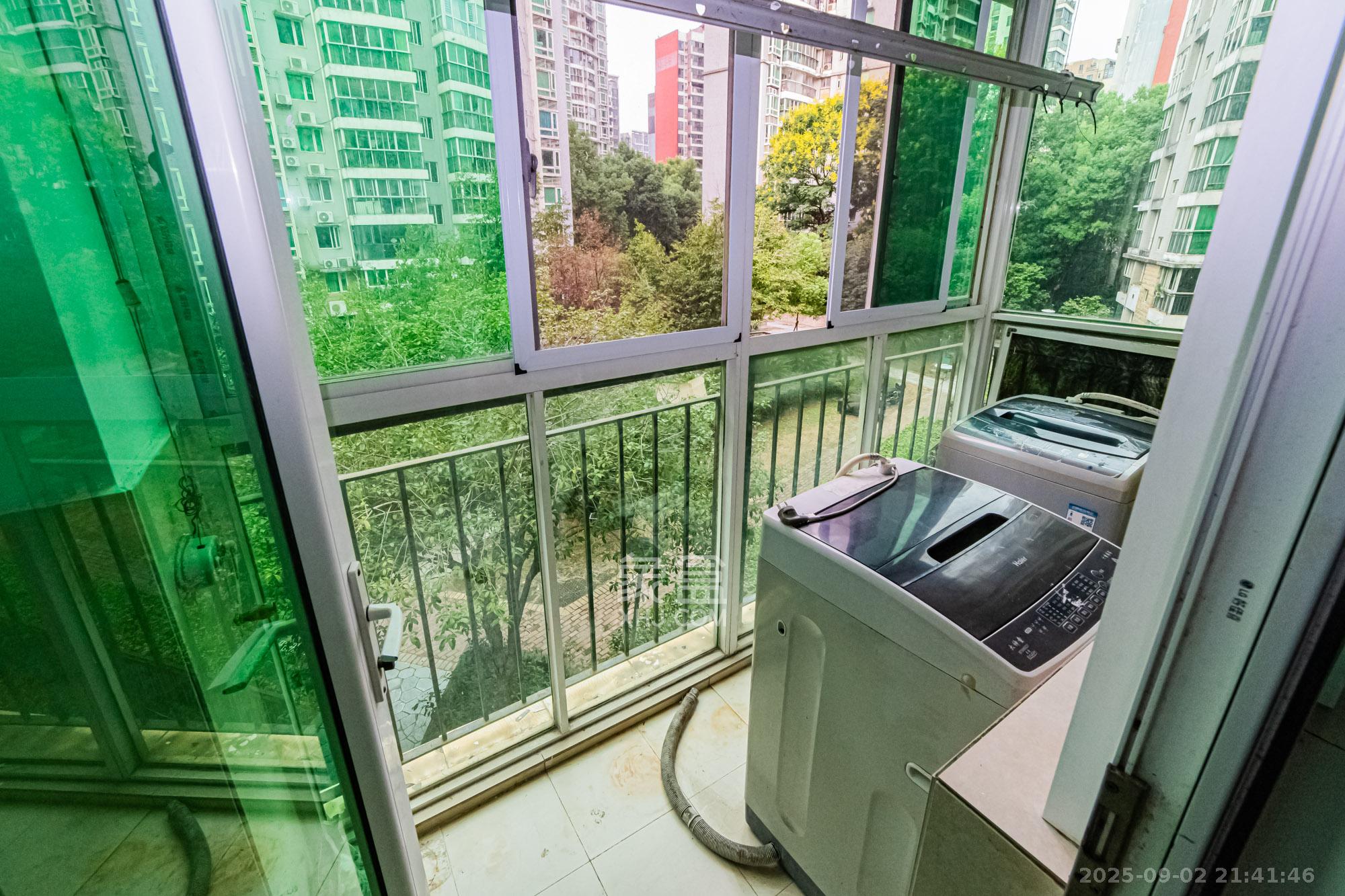 珠江花城一期桂苑 3室2厅1卫 120.0万 珠江花城一期桂苑 3室2厅1卫 120.0万阳台