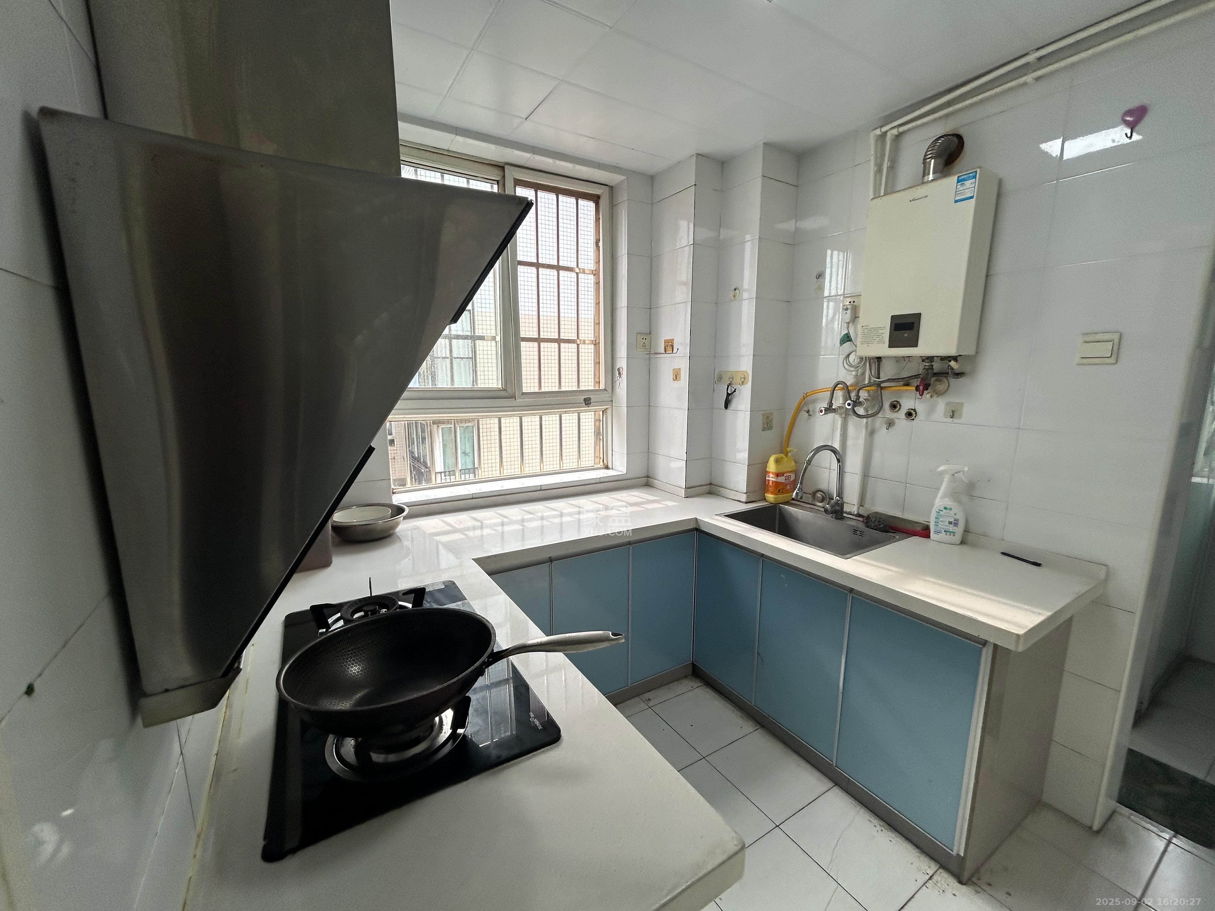 天翔新新家园  3室2厅2卫    2300.0元/月 天翔新新家园  3室2厅2卫    2300.0元/月室内图