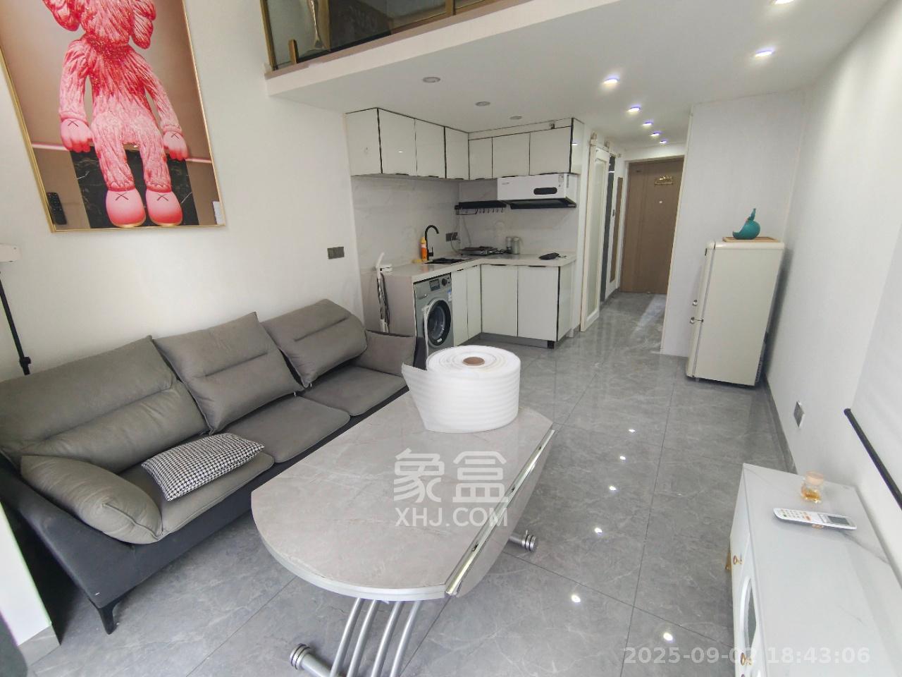 卓越江岸  1室2厅1卫    2200.0元/月室内图