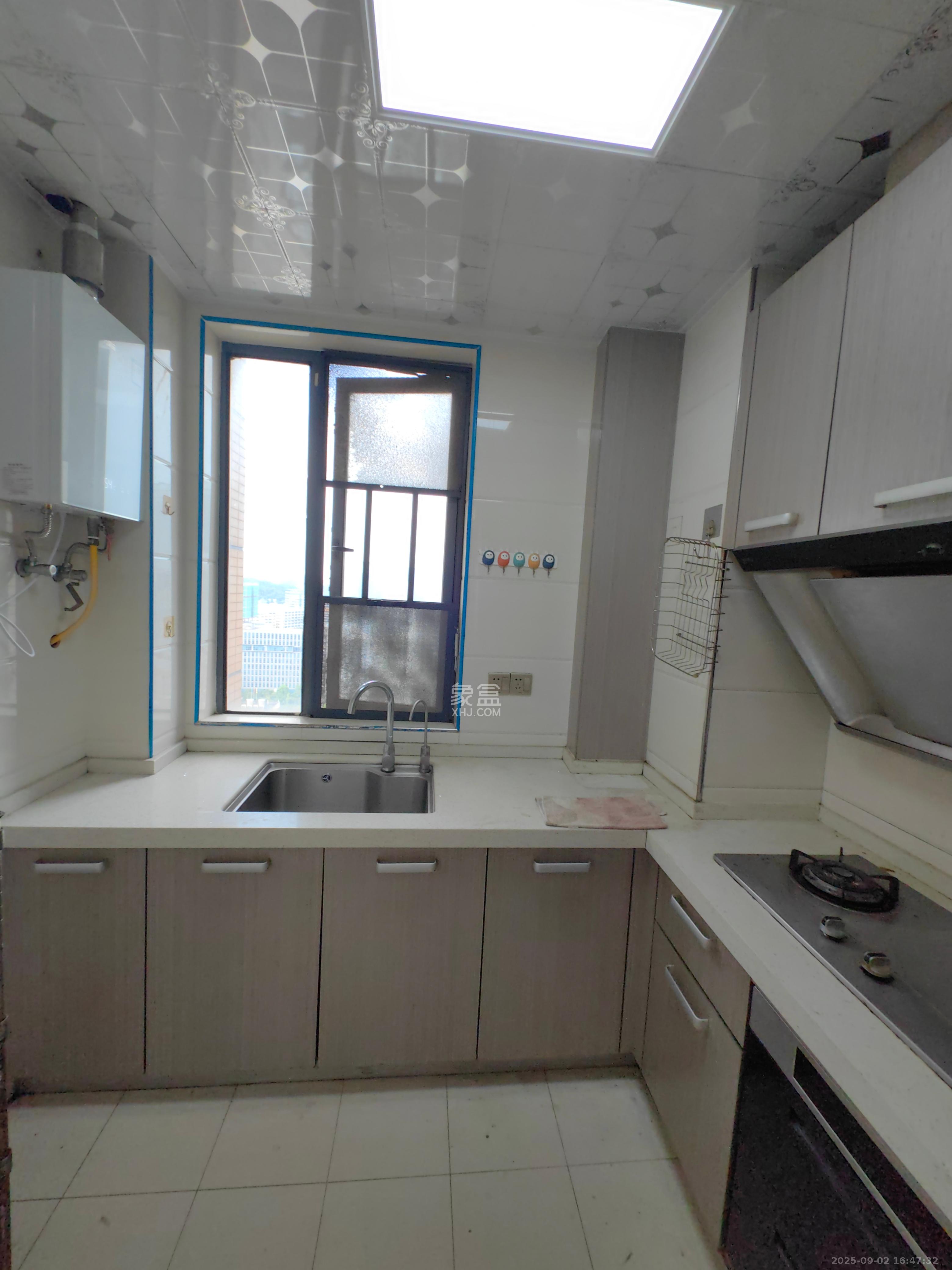 荣盛花语馨苑 3室2厅1卫 2800.0元/月 荣盛花语馨苑 3室2厅1卫 2800.0元/月室内图