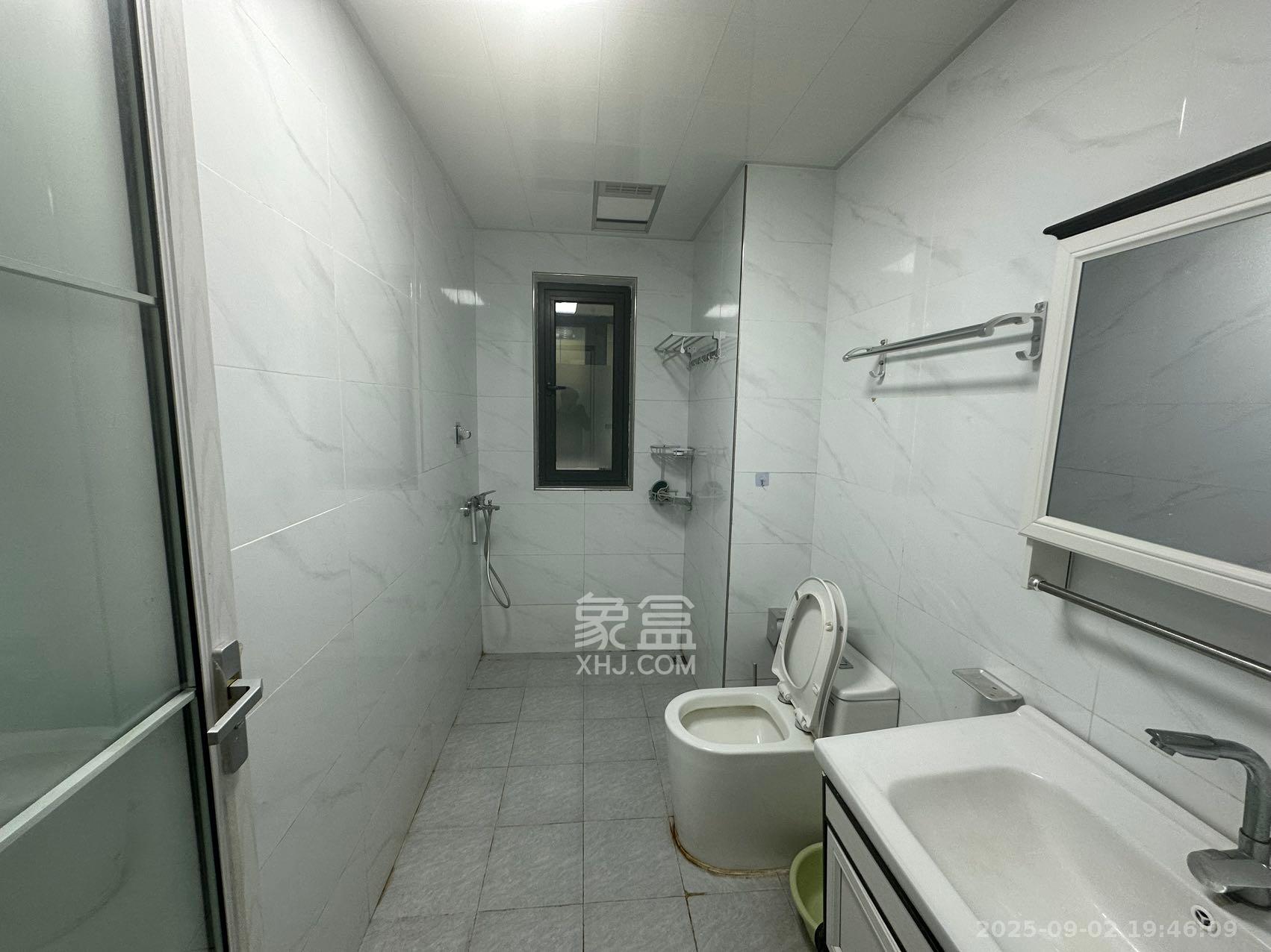 恒大清澜苑(恒大御景半岛四期)  3室2厅1卫    2600.0元/月 恒大清澜苑(恒大御景半岛四期)  3室2厅1卫    2600.0元/月室内图