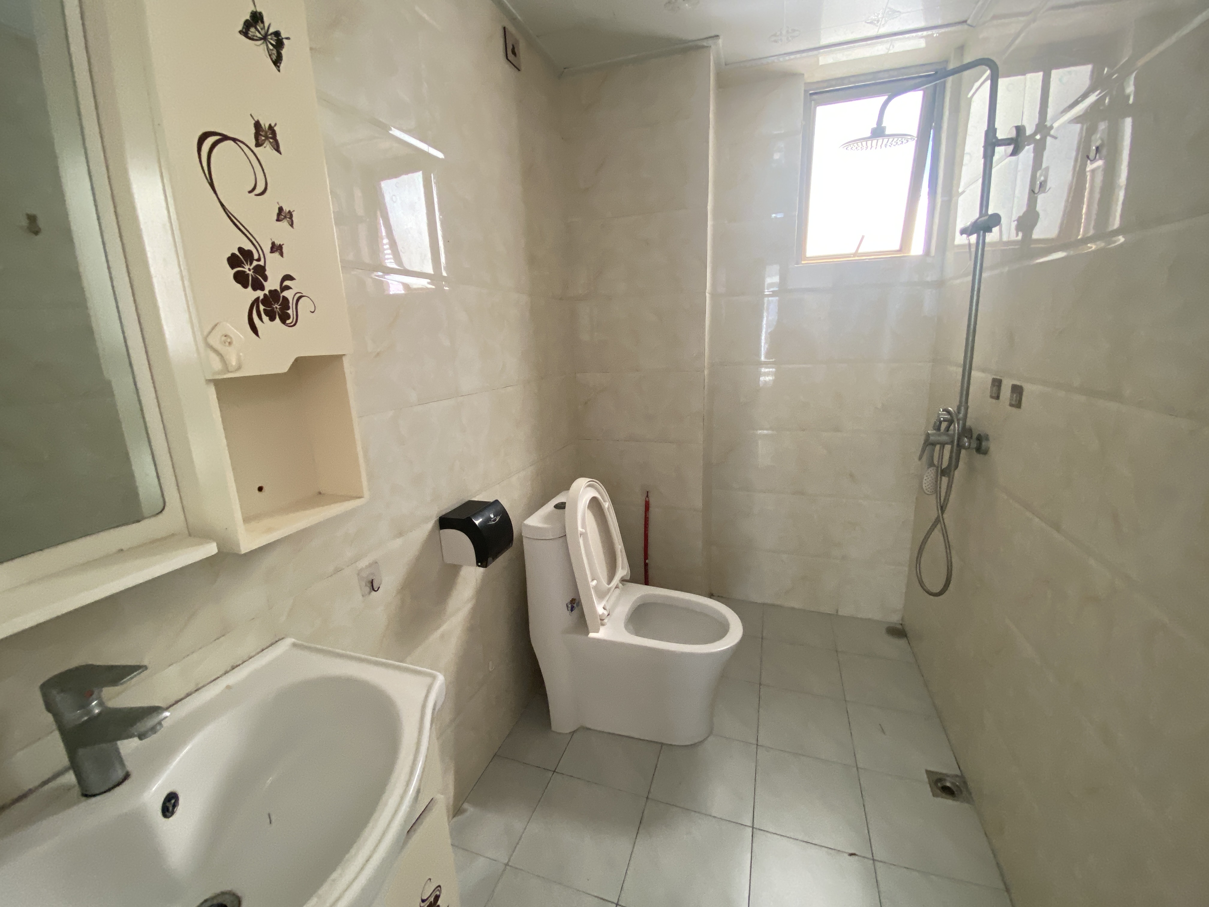 滨江绿都 2室2厅1卫 2100.0元/月 滨江绿都 2室2厅1卫 2100.0元/月室内图