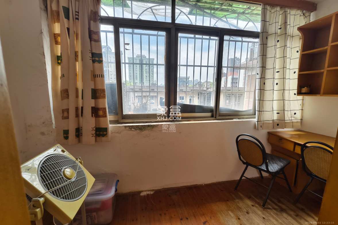 湖南医大附二院红旗区宿舍 2室1厅1卫 1500.0元/月 湖南医大附二院红旗区宿舍 2室1厅1卫 1500.0元/月室内图