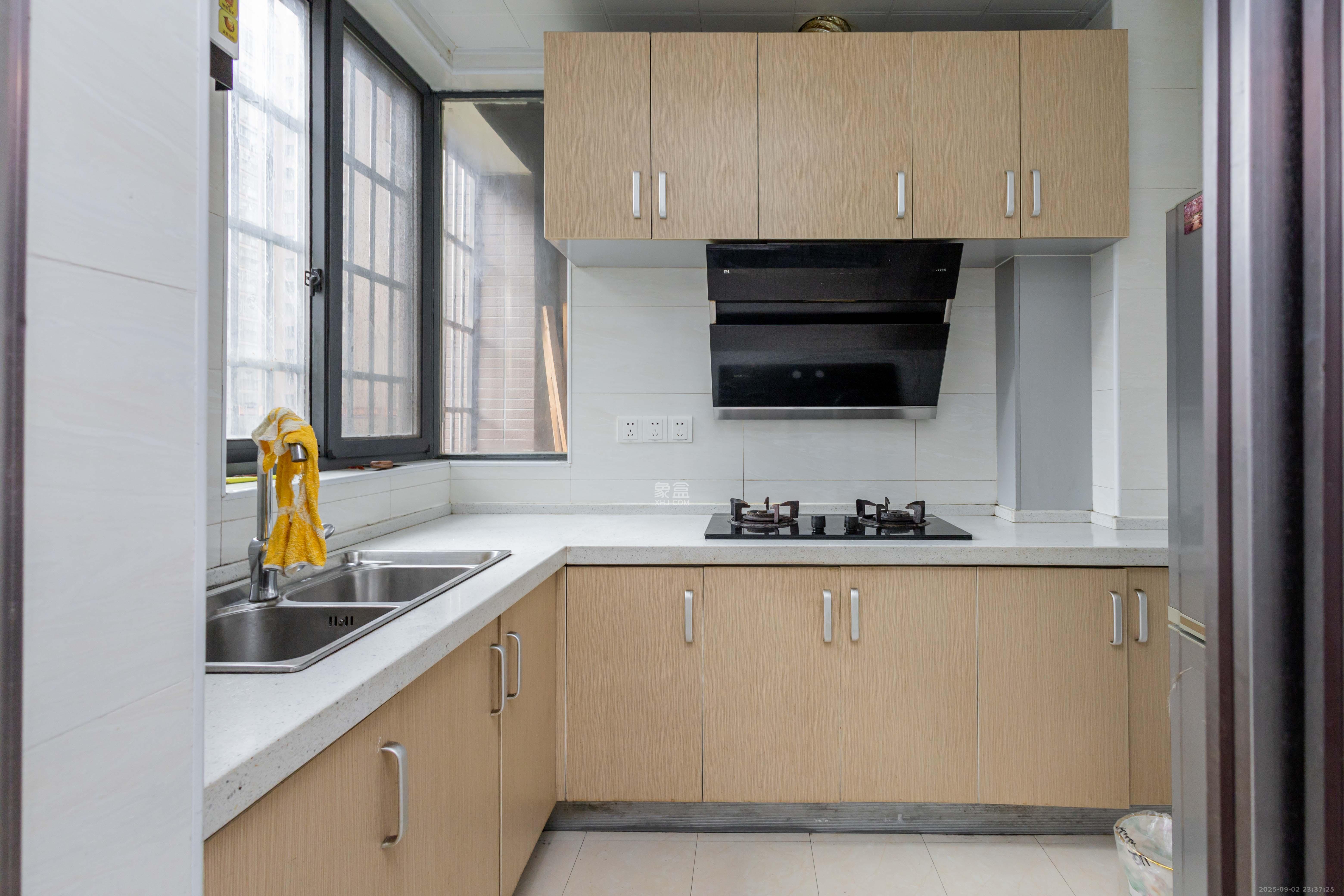 高林仕家  3室2厅2卫    65.0万厨房