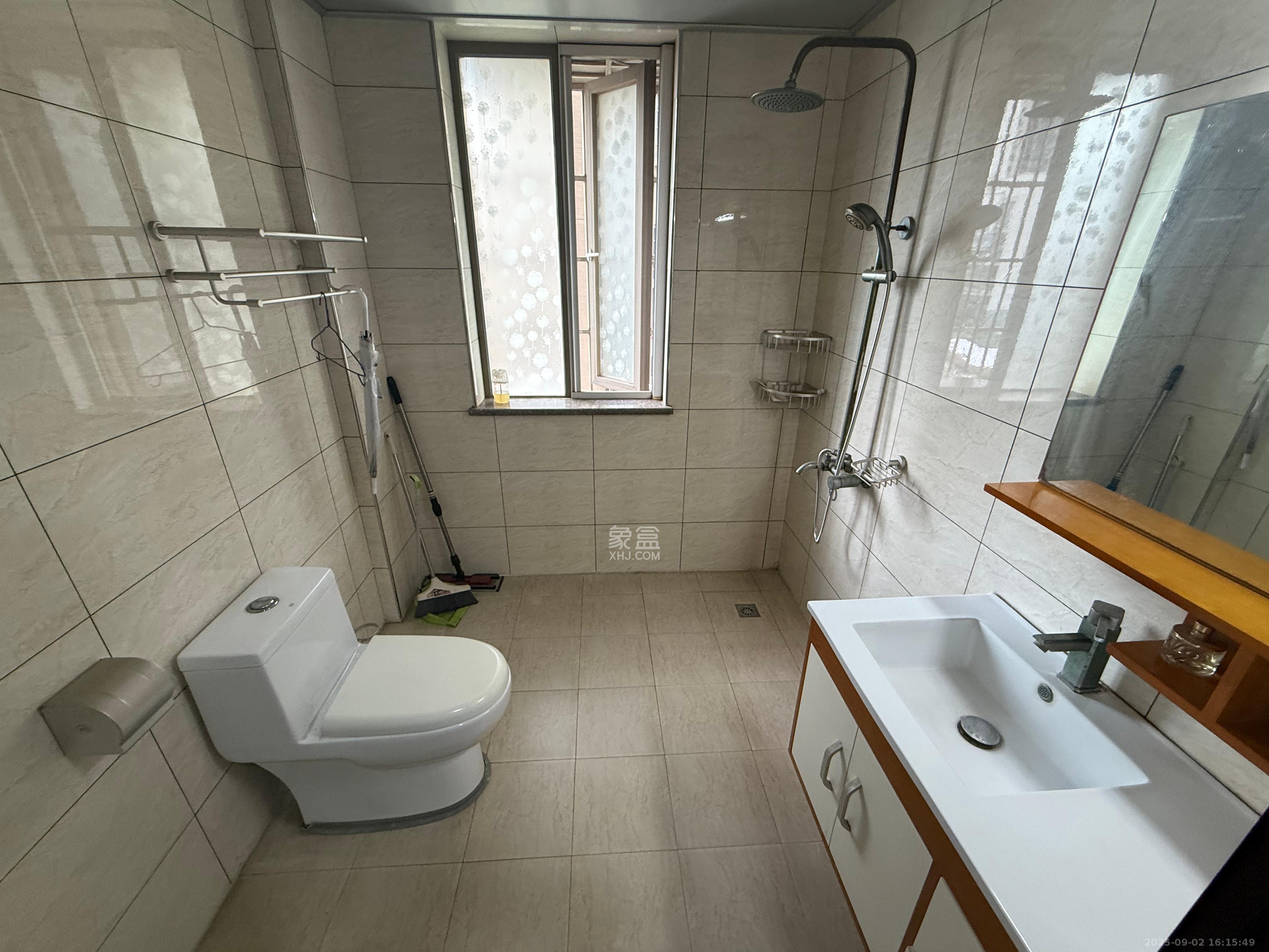 层上观邸 3室2厅1卫 2400.0元/月 层上观邸 3室2厅1卫 2400.0元/月室内图