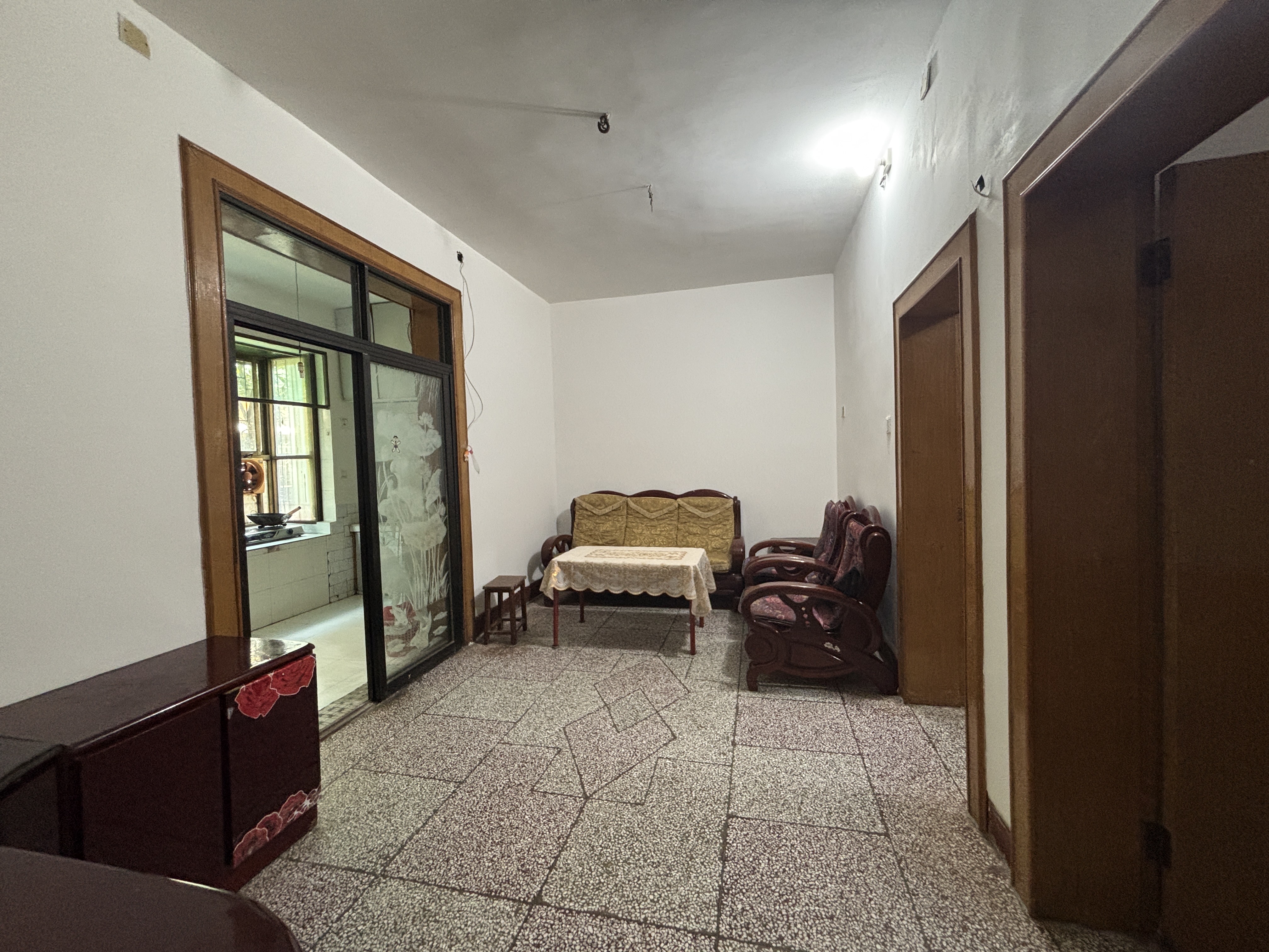 娄底市供销大院家属楼 2室2厅1卫 800.0元/月 娄底市供销大院家属楼 2室2厅1卫 800.0元/月室内图