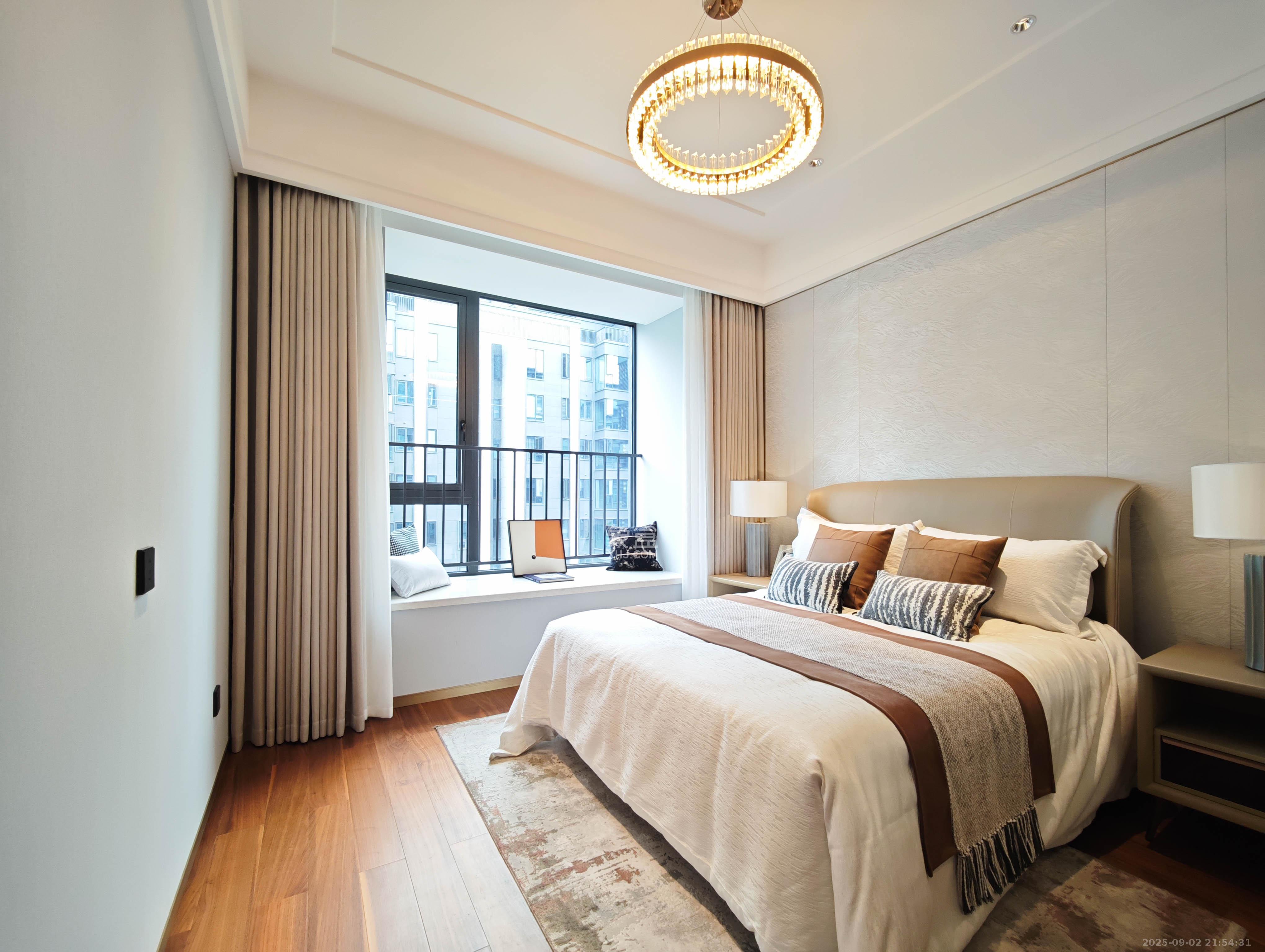 运达会展湾一期  4室2厅2卫    520.0万卧室