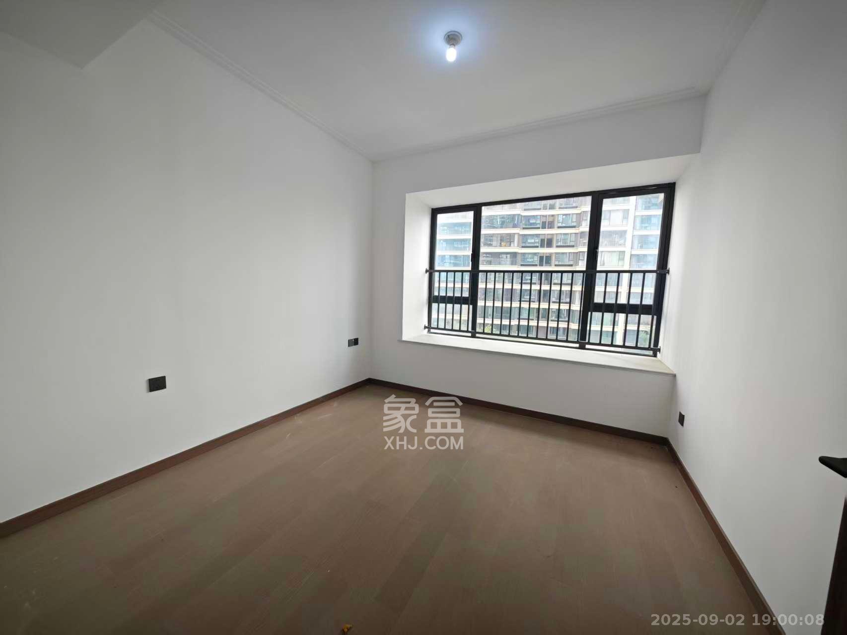 绿地V岛 4室2厅2卫 3800.0元/月 绿地V岛 4室2厅2卫 3800.0元/月室内图