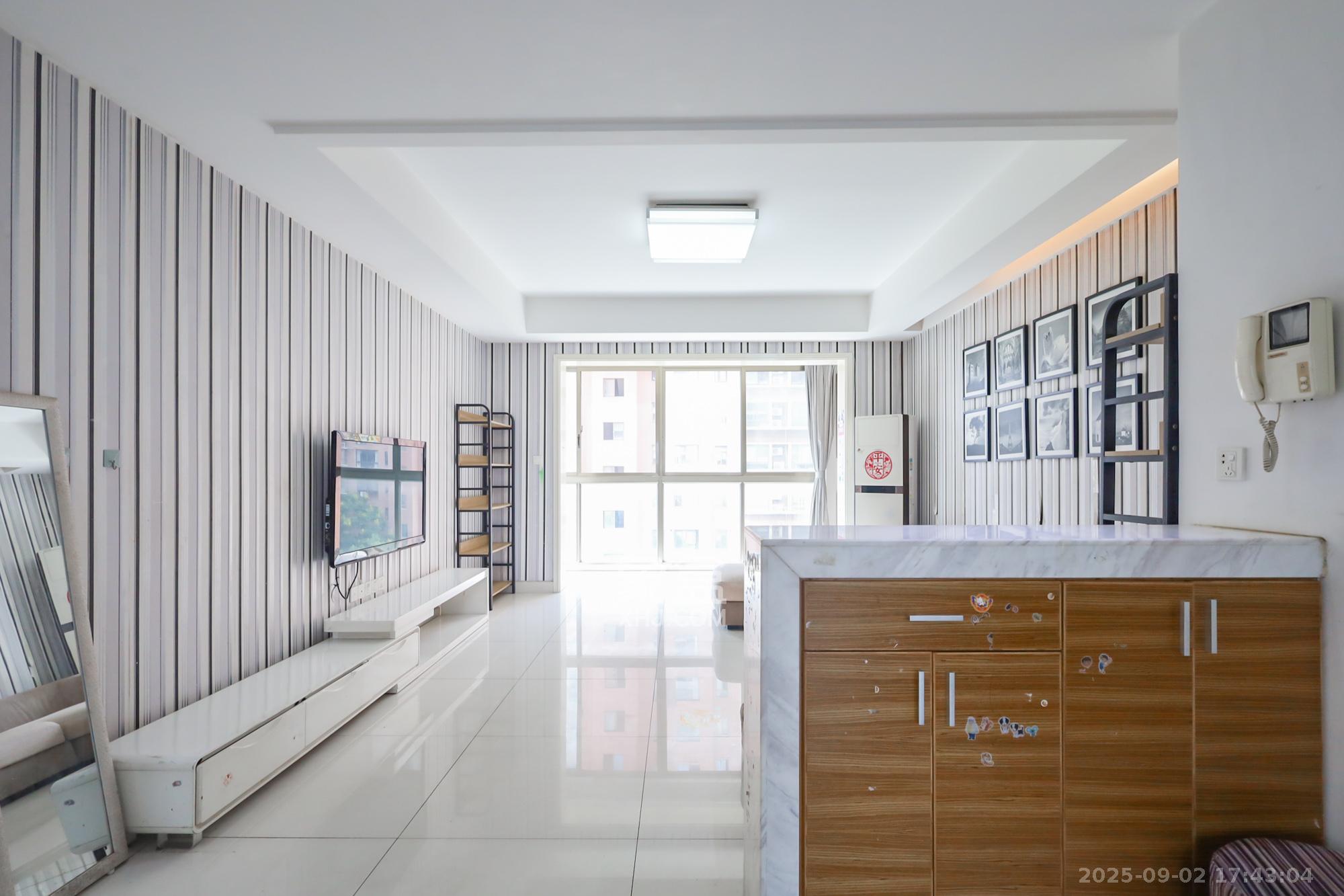 西岸润泽府  4室2厅2卫    133.8万 西岸润泽府  4室2厅2卫    133.8万客厅