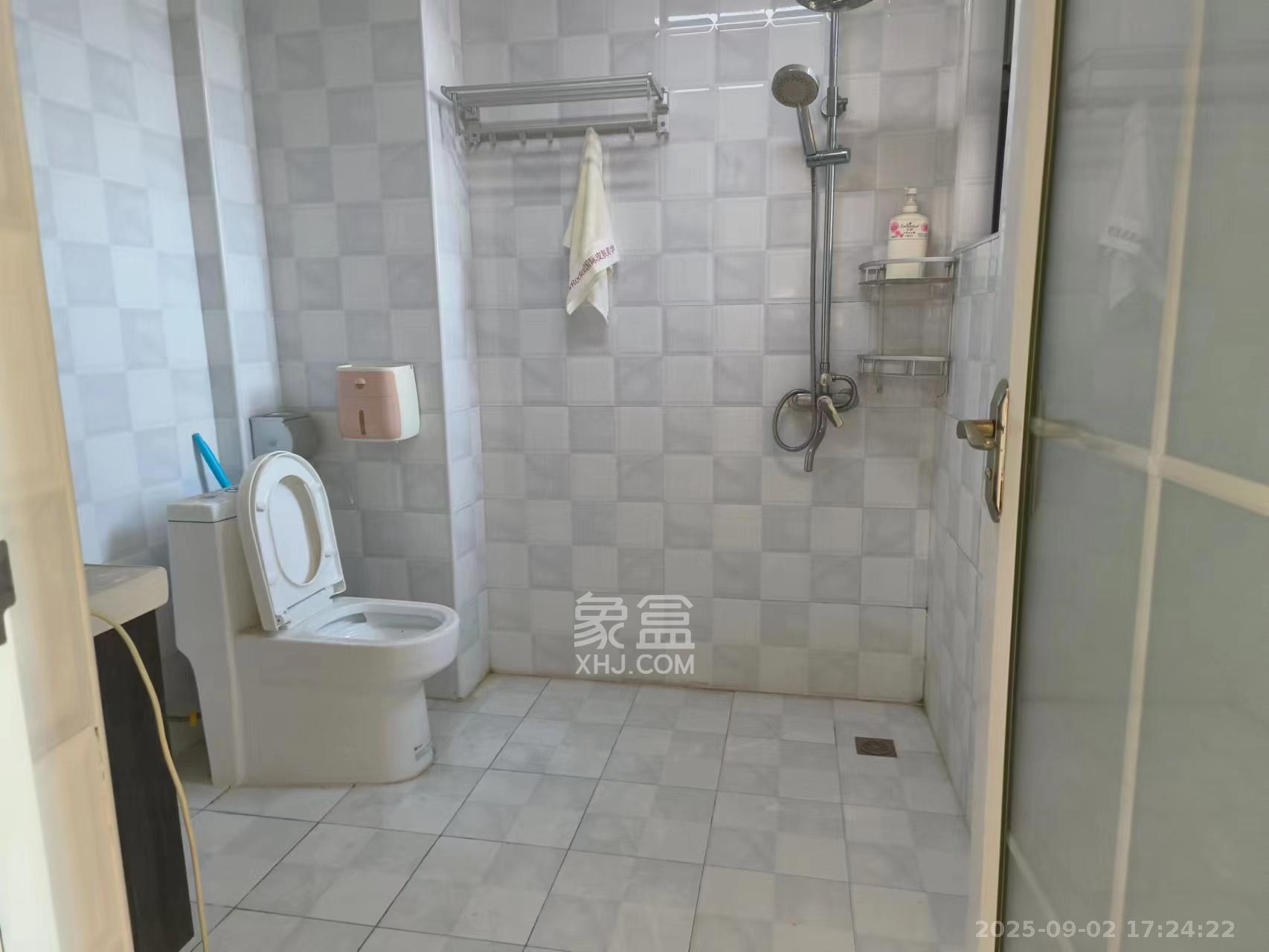 恒生碧水龙庭 3室2厅2卫 2100.0元/月 恒生碧水龙庭 3室2厅2卫 2100.0元/月室内图