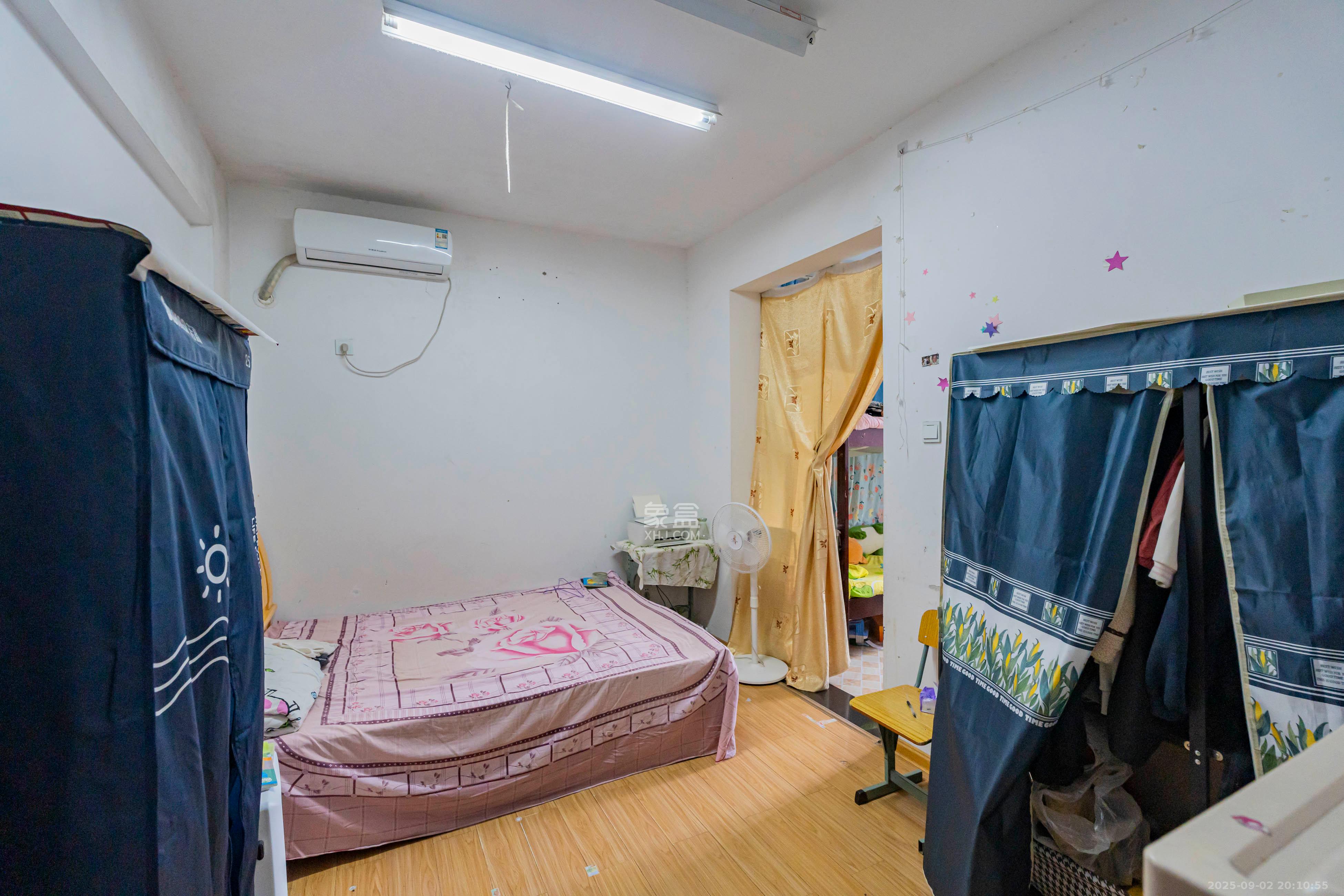 华盛新外滩  4室2厅1卫    198.0万 华盛新外滩  4室2厅1卫    198.0万卧室